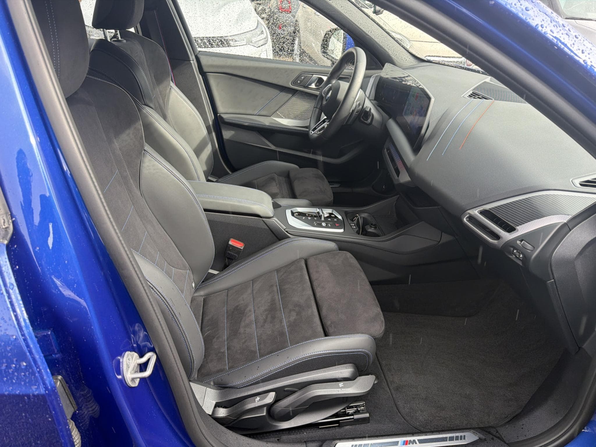 BMW 118 2.0DA PACK M 150CV AUTO (2025) - Photo 9