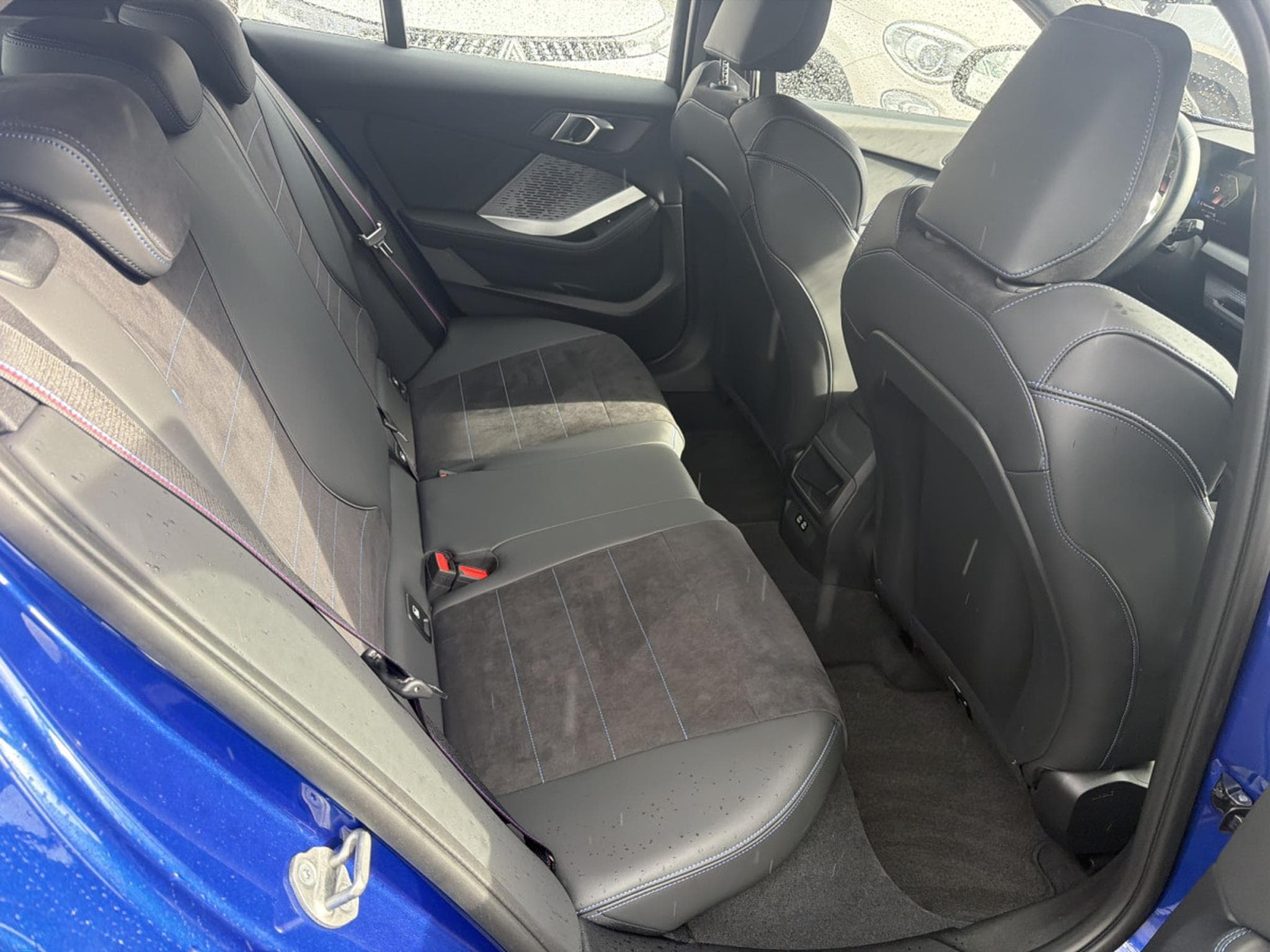 BMW 118 2.0DA PACK M 150CV AUTO (2025) - Photo 8