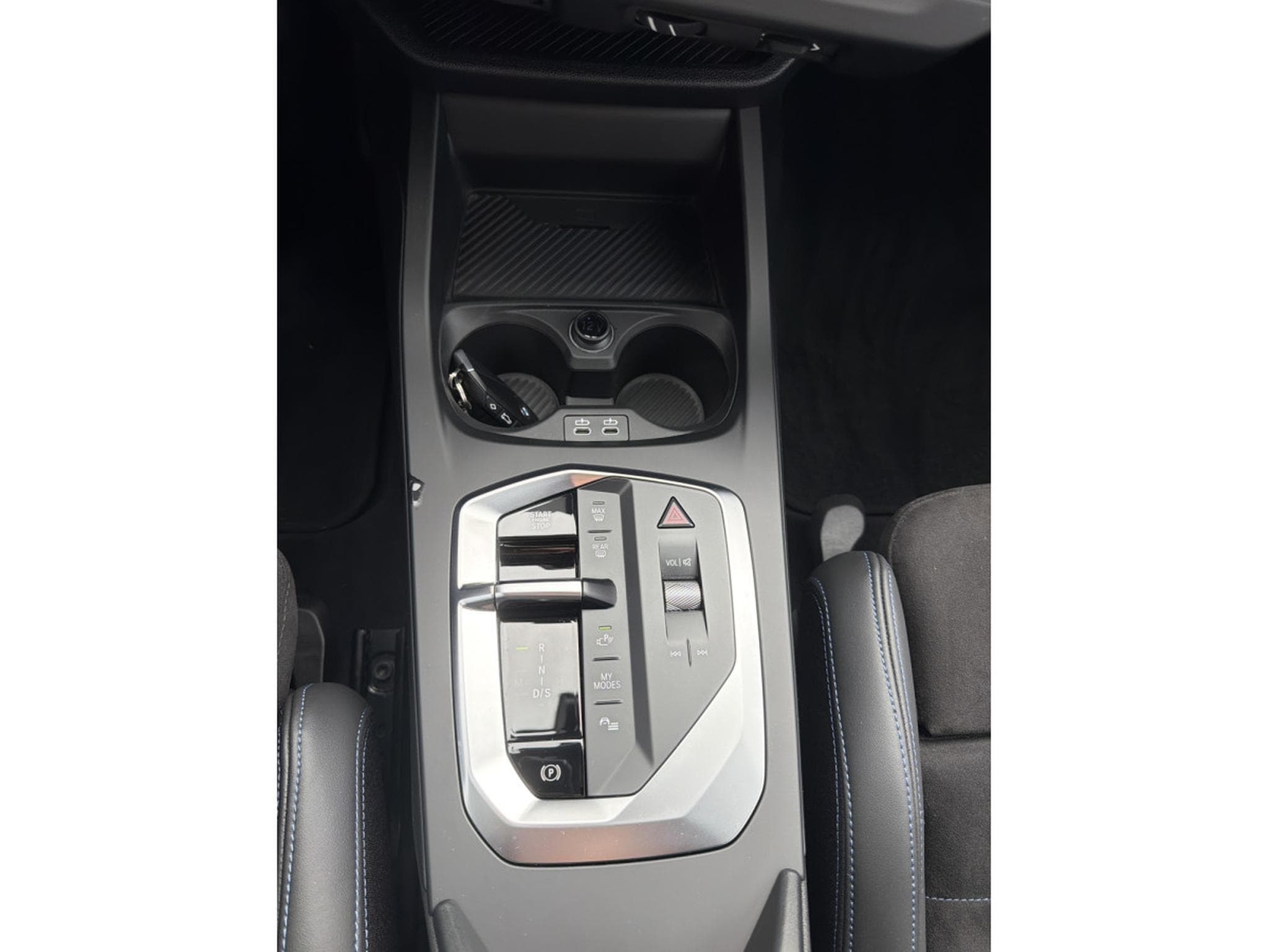 BMW 118 2.0DA PACK M 150CV AUTO (2025) - Photo 17