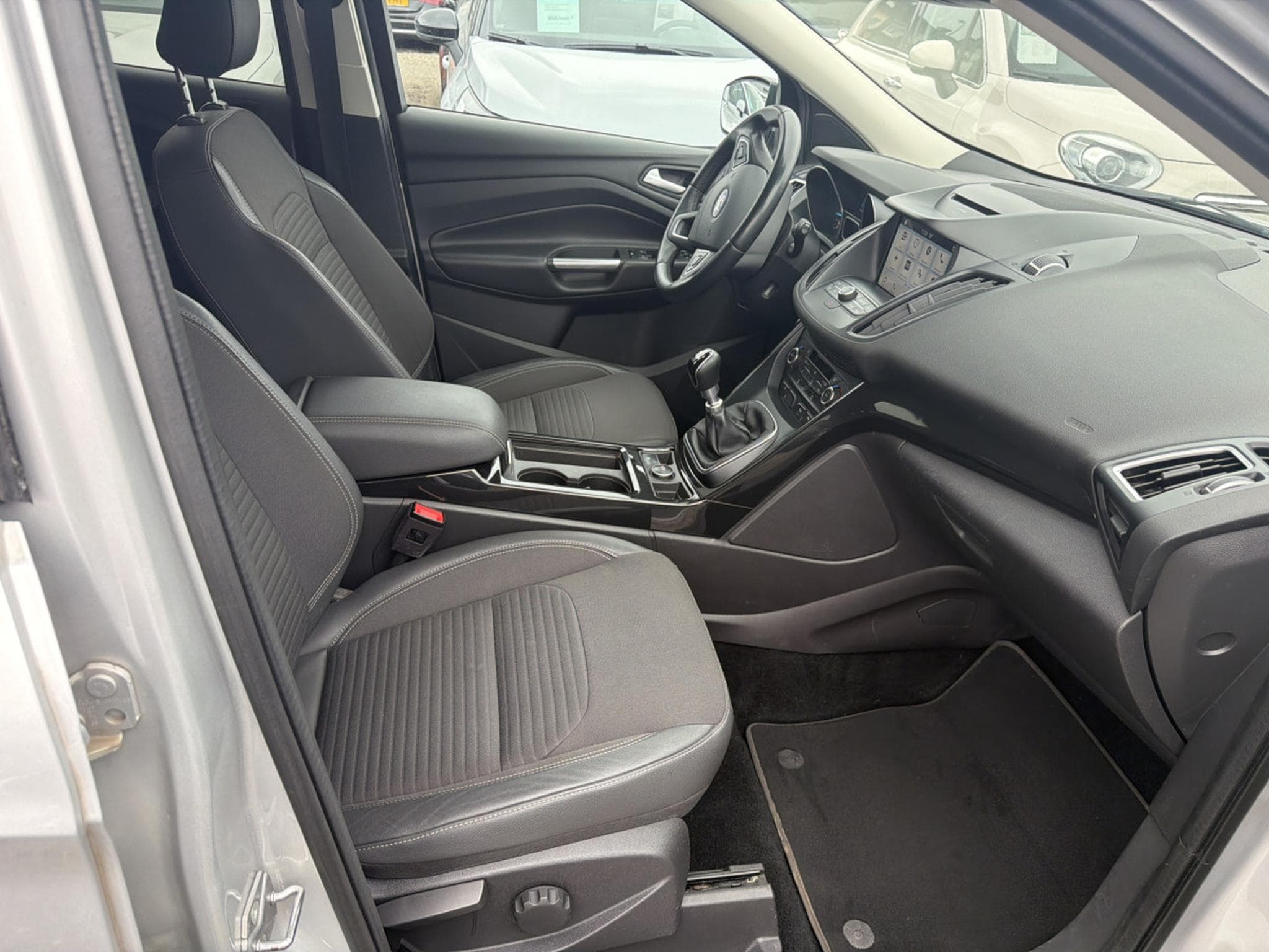 Ford Kuga 1.5 TDCI M6 CONNECT 120CV (2018) - Photo 10