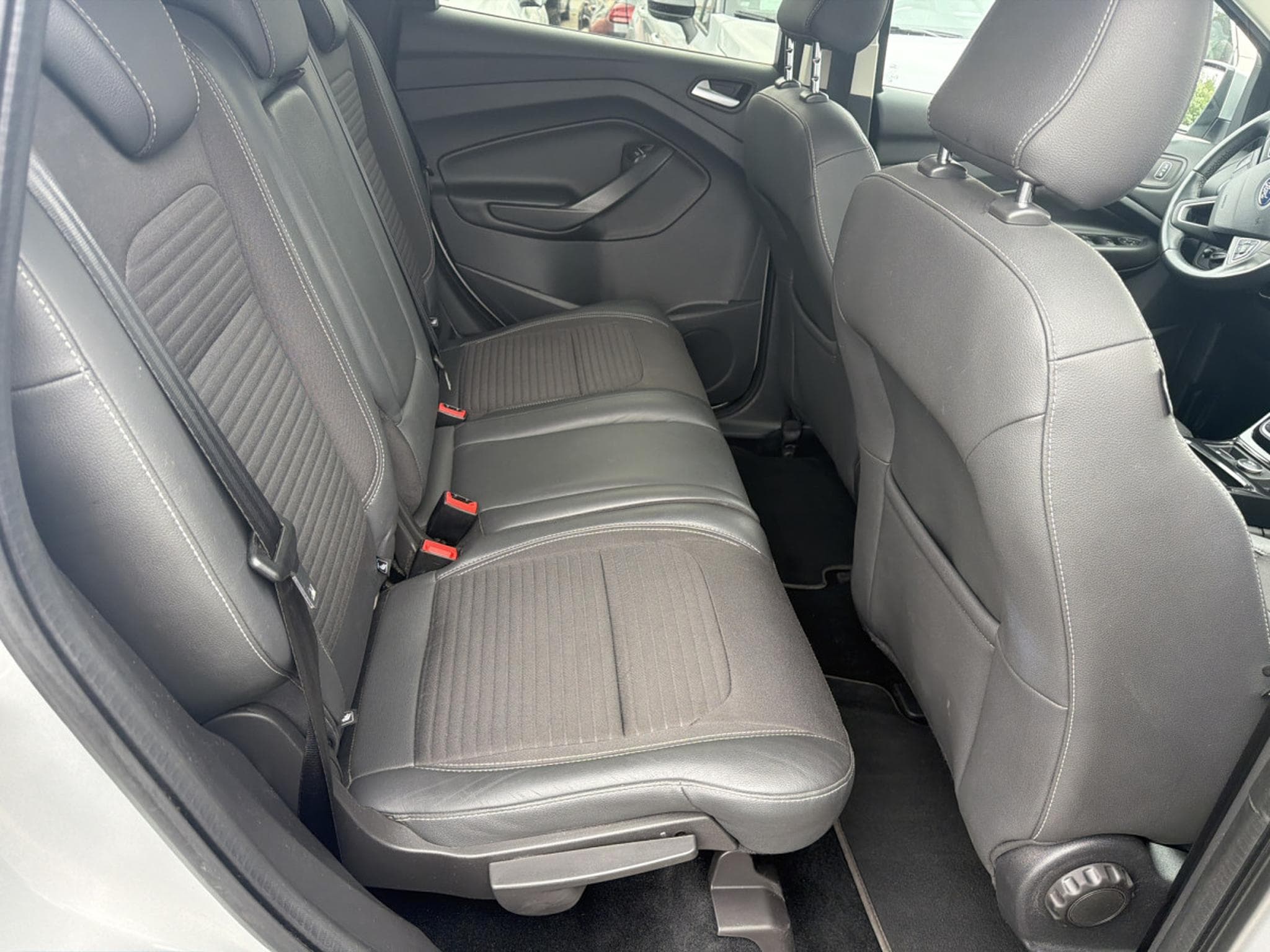 Ford Kuga 1.5 TDCI M6 CONNECT 120CV (2018) - Photo 9