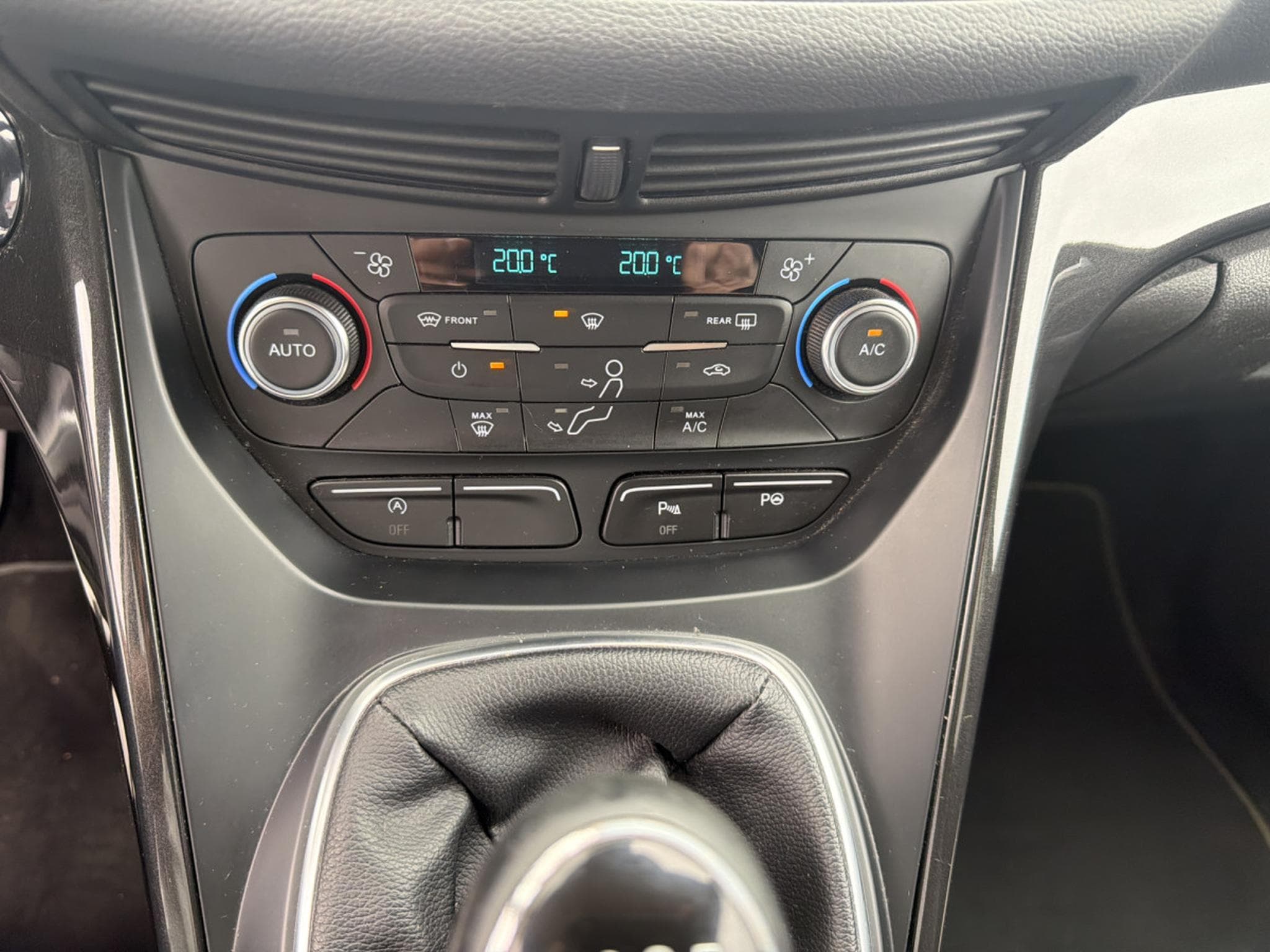 Ford Kuga 1.5 TDCI M6 CONNECT 120CV (2018) - Photo 18