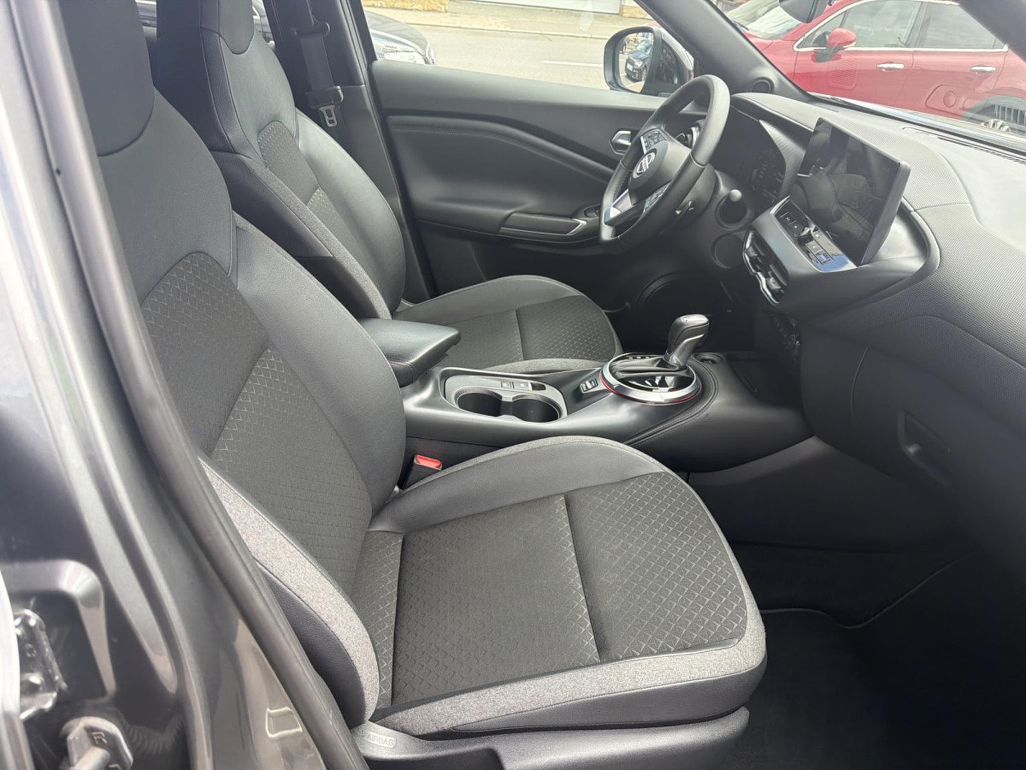 Nissan Juke 1.0 DIG-T 7DCT TEKNA AUTO (2024) - Photo 11