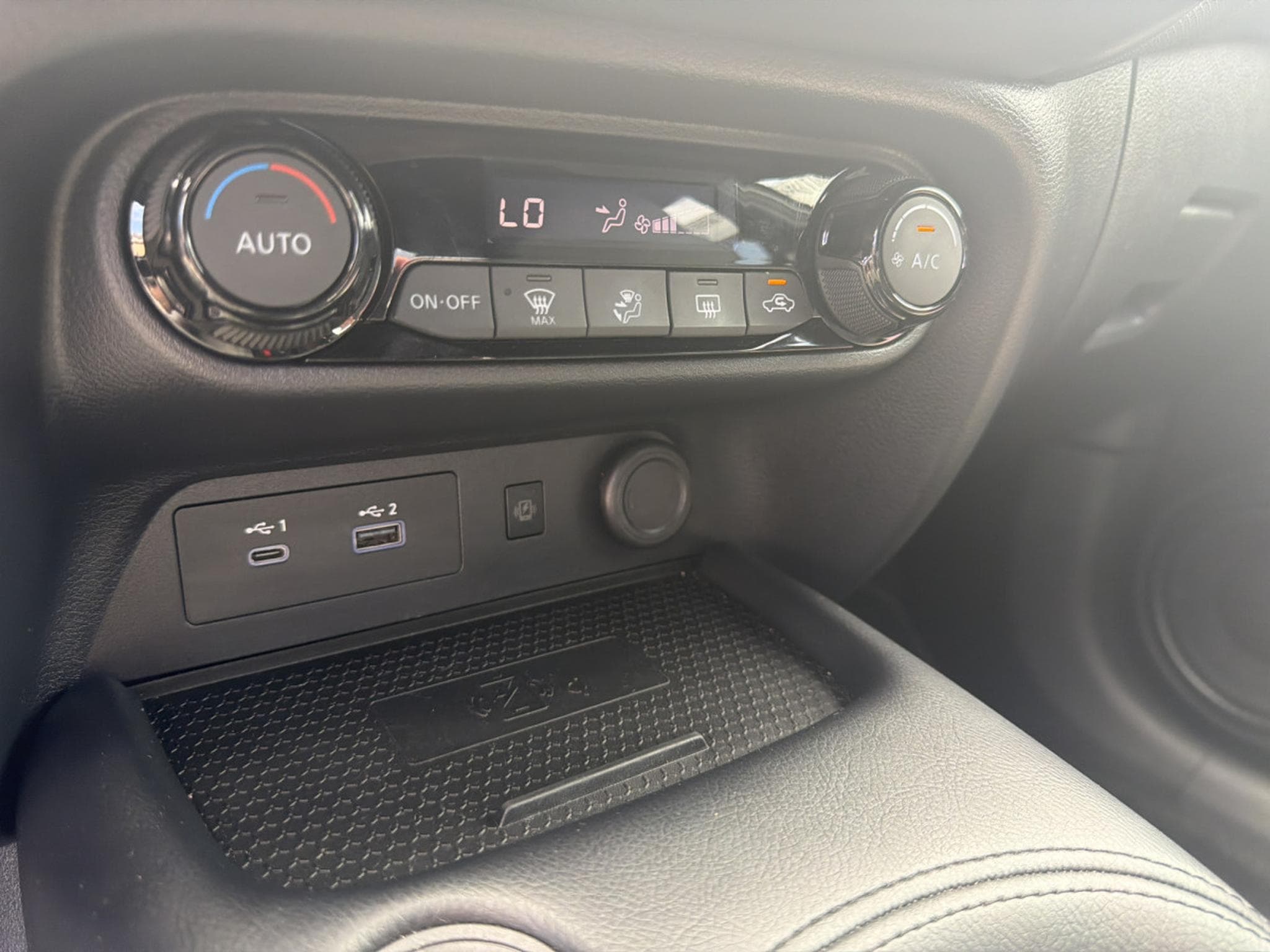 Nissan Juke 1.0 DIG-T 7DCT TEKNA AUTO (2024) - Photo 17