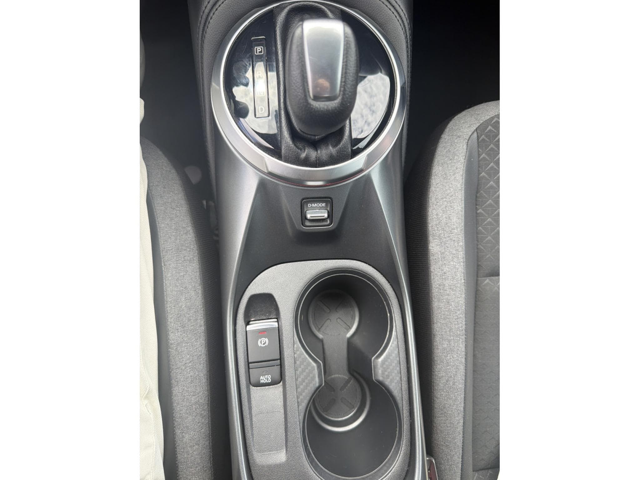 Nissan Juke 1.0 DIG-T 7DCT TEKNA AUTO (2024) - Photo 18