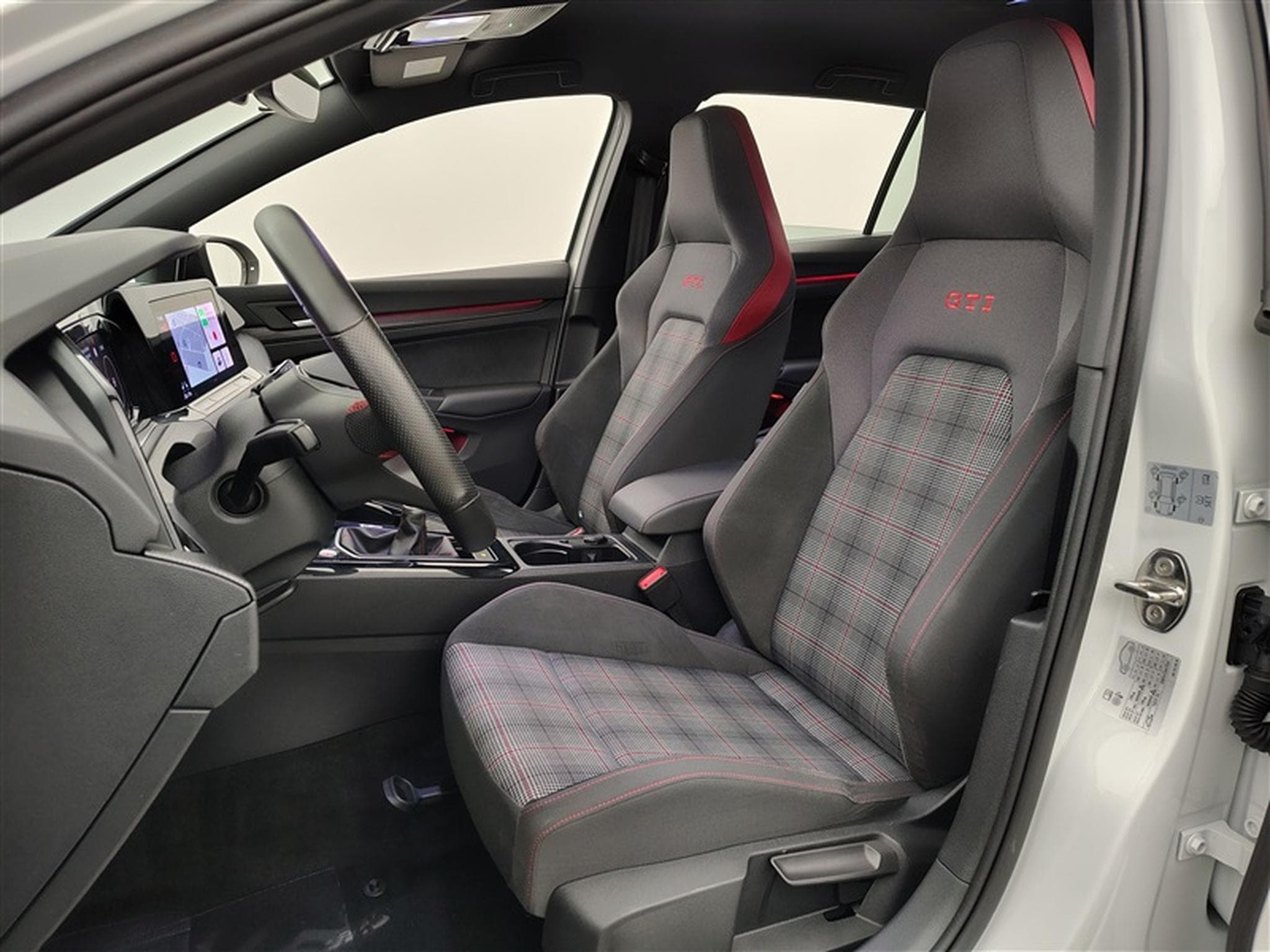 VW Golf 2.0 TSI 245cv GTI NAVI / FULL LED / CAMERA / JA 17" (2024) - Photo 7