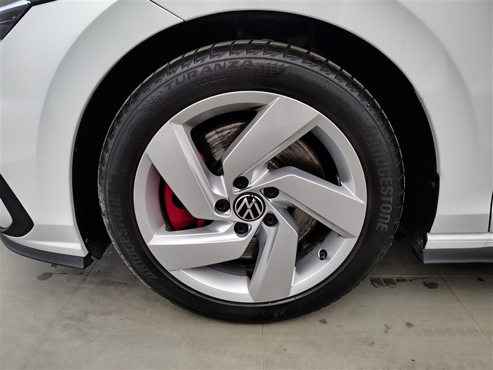 VW Golf 2.0 TSI 245cv GTI NAVI / FULL LED / CAMERA / JA 17" (2024) - Photo 6
