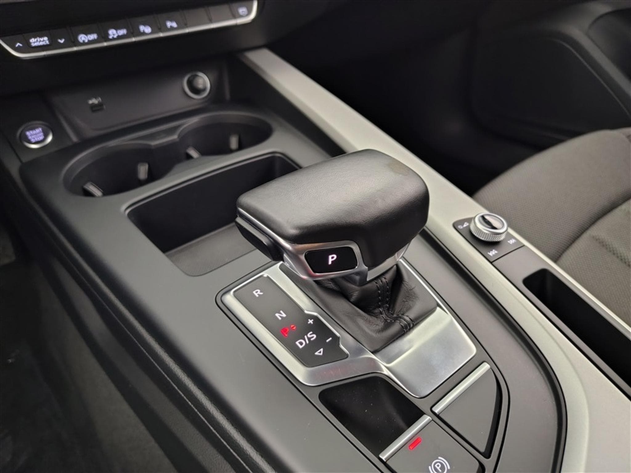 Audi A4 35 TFSI S tronic NAVI COCKPIT / FULL LED (2021) - Photo 12