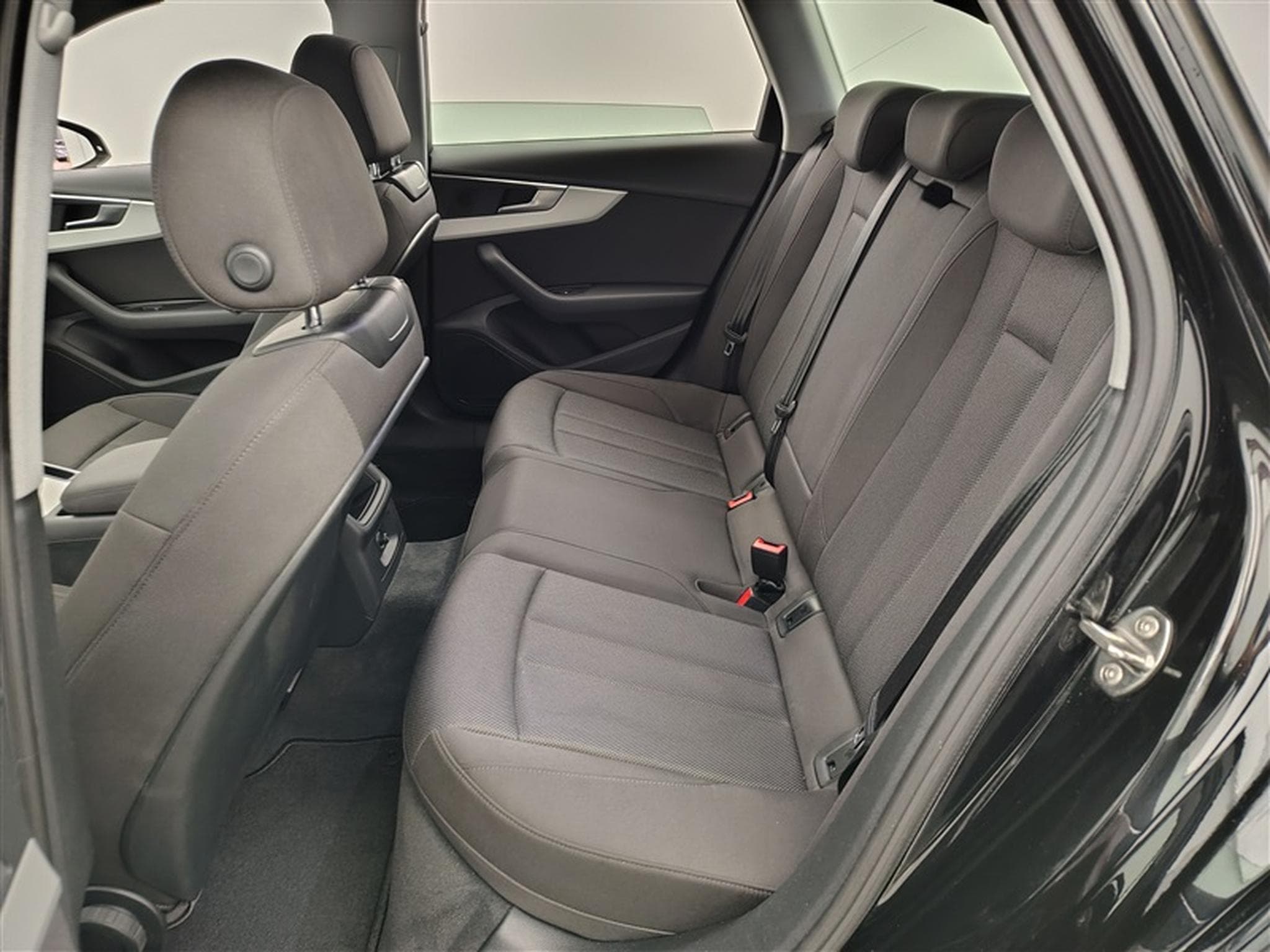 Audi A4 35 TFSI S tronic NAVI COCKPIT / FULL LED (2021) - Photo 13