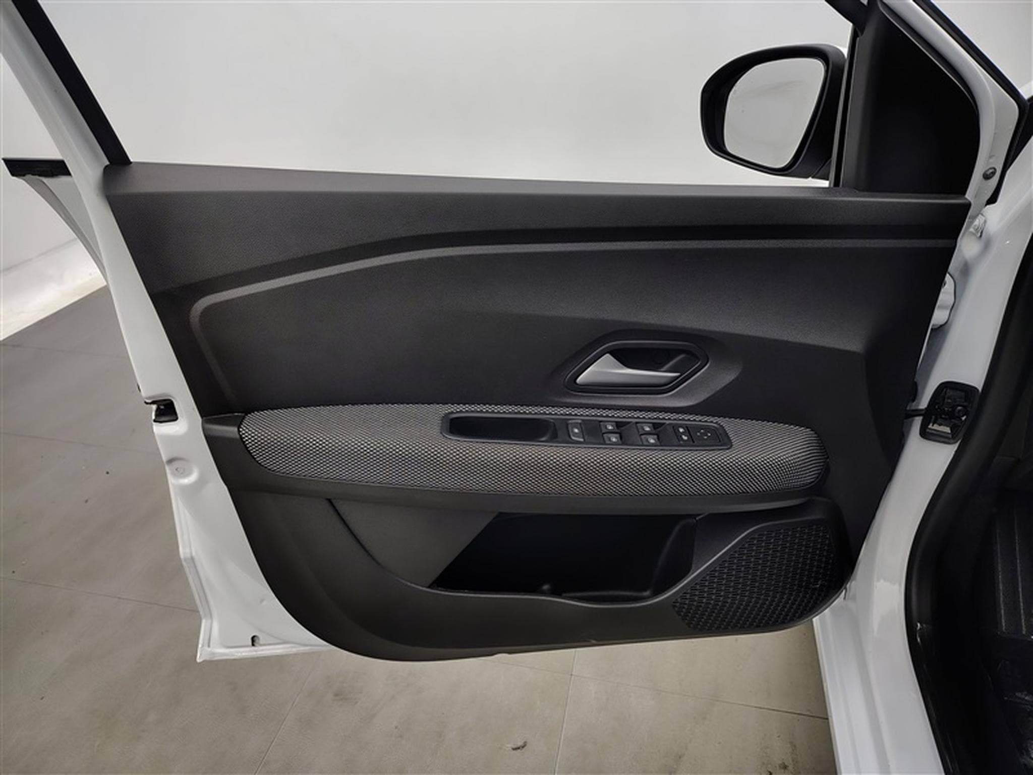 Dacia Sandero 1.0i SCe Expression (2025) - Photo 16