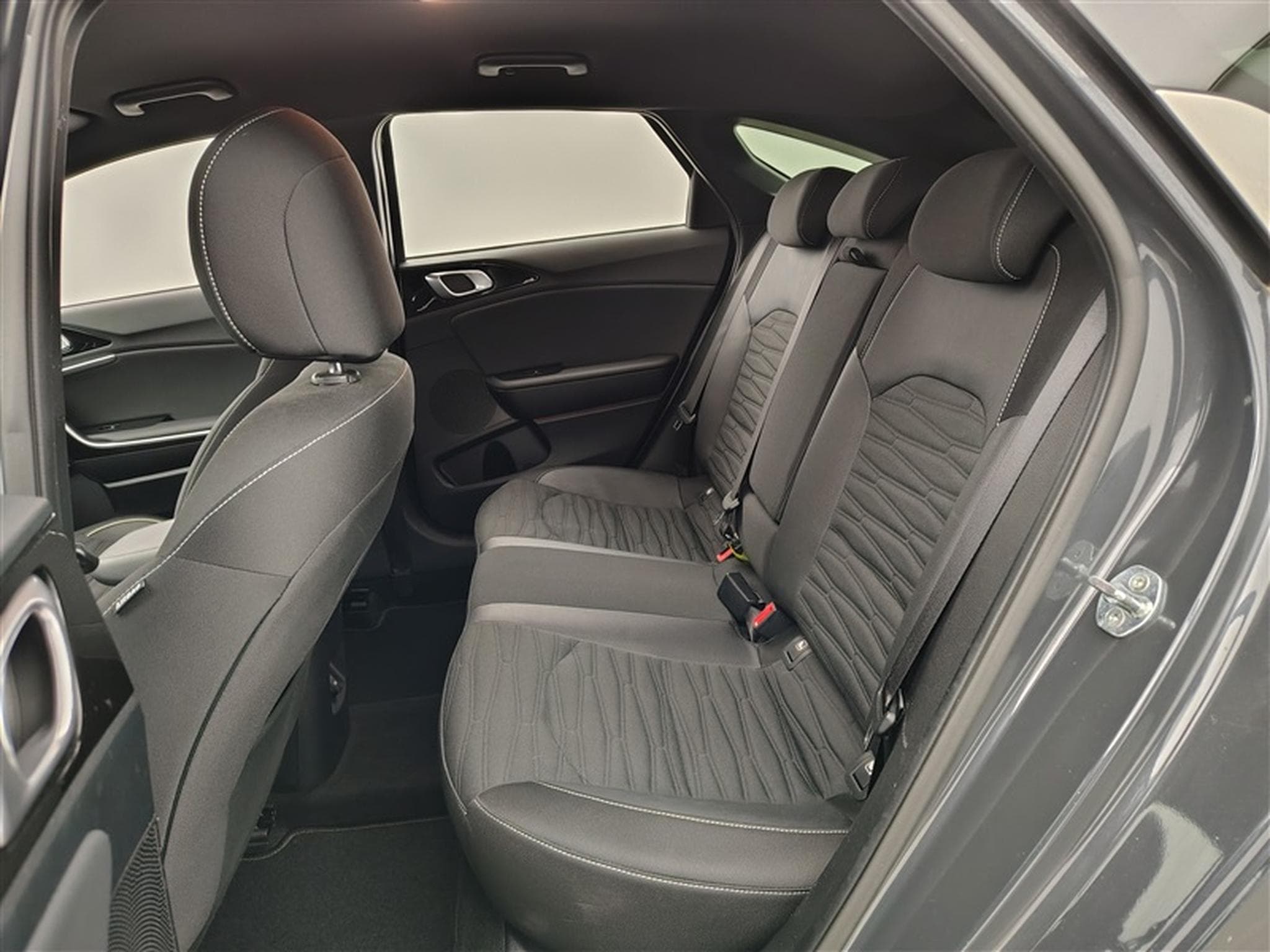 Kia ProCeed 1.0 T-GDI 120Cv GT-Line NAVI / CARPLAY / FULL LED / S-CUIR (2023) - Photo 13