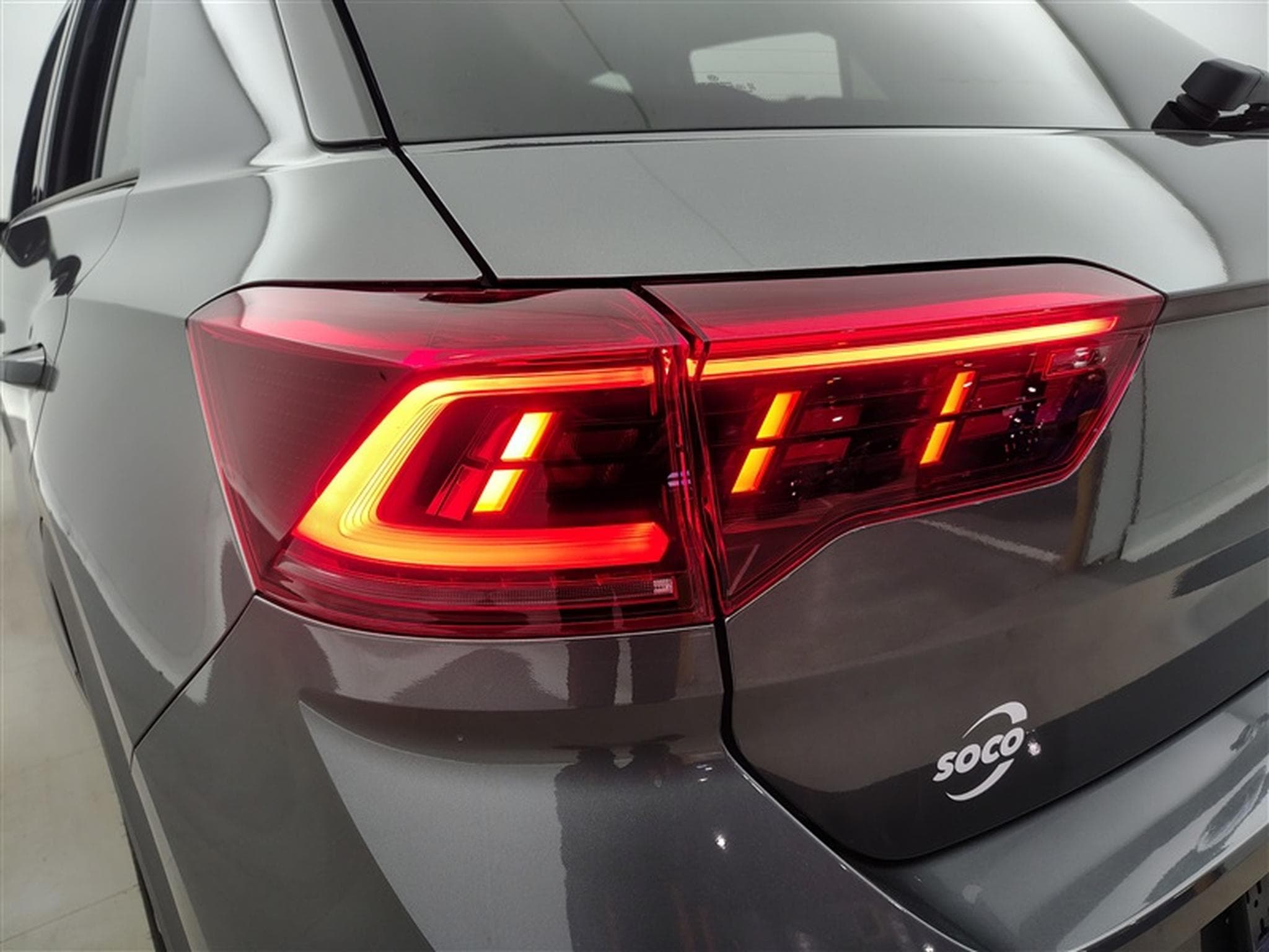 VW T-Roc 1.0 TSI 110Cv R-Line CARPLAY / CAMERA / PDC / ALU18" (2024) - Photo 16