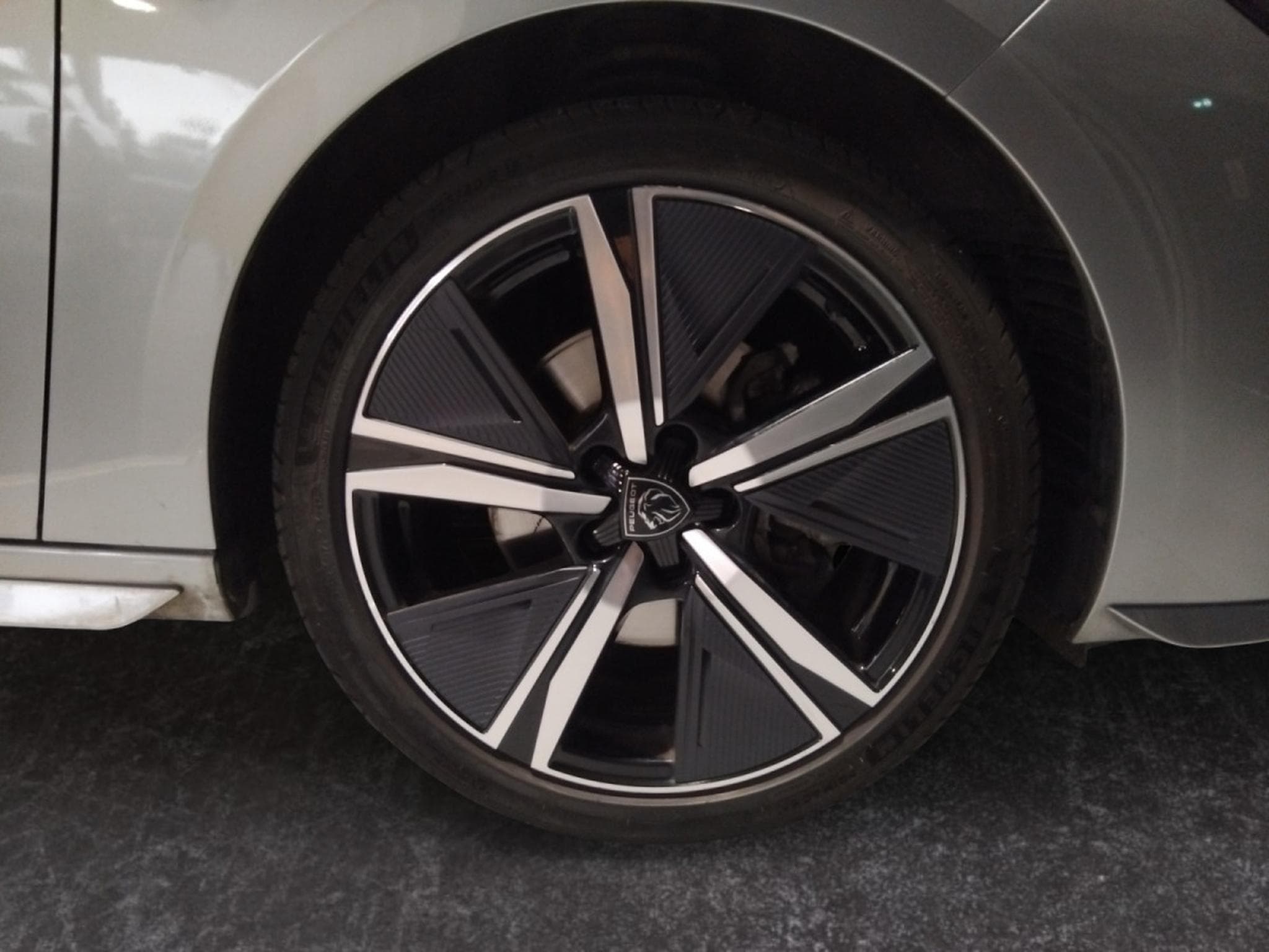 Peugeot 308 1.5 BlueHDi GT S&S (2024) - Foto 9
