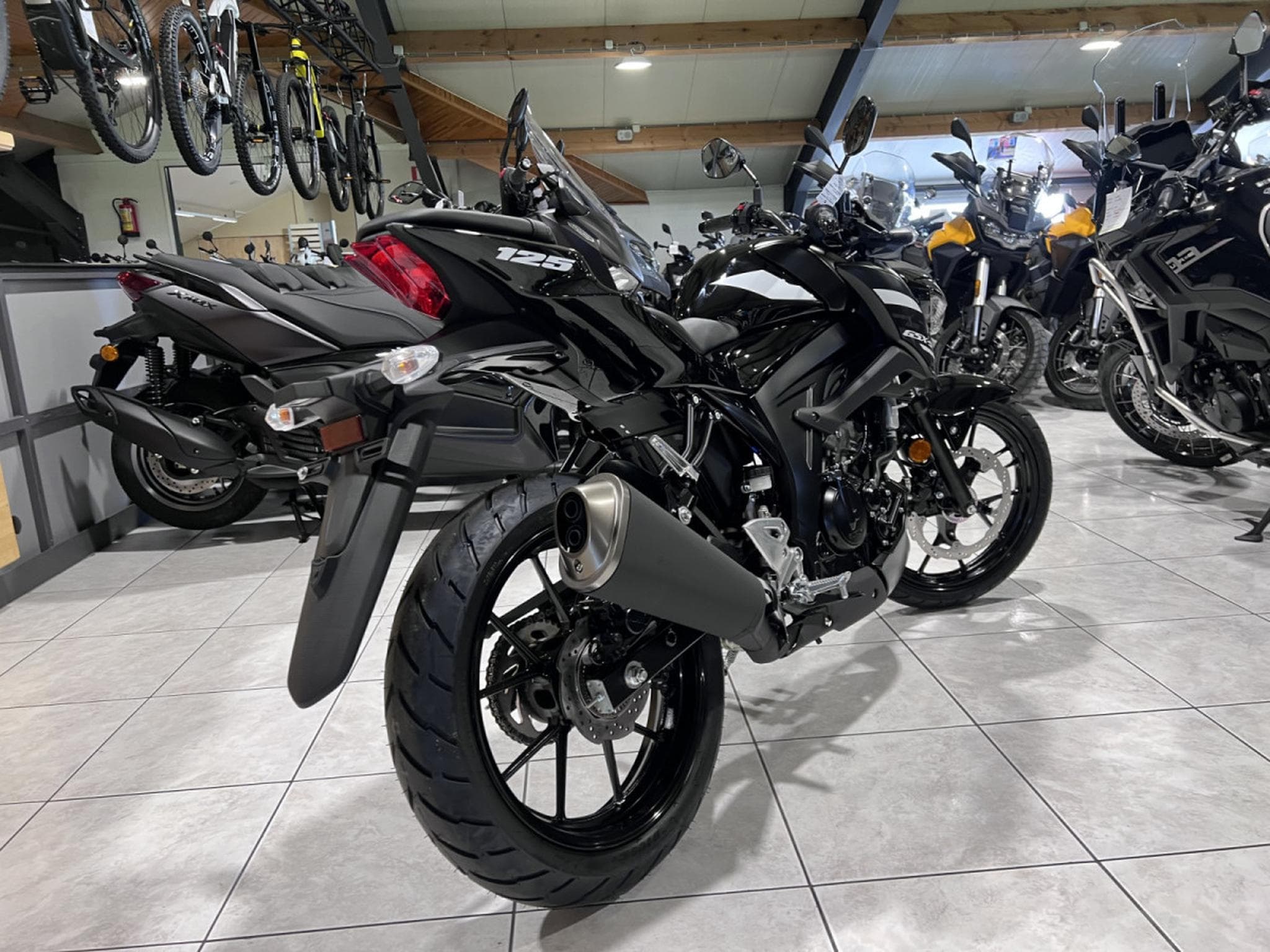 Suzuki GSX-S (2025) - Photo 3