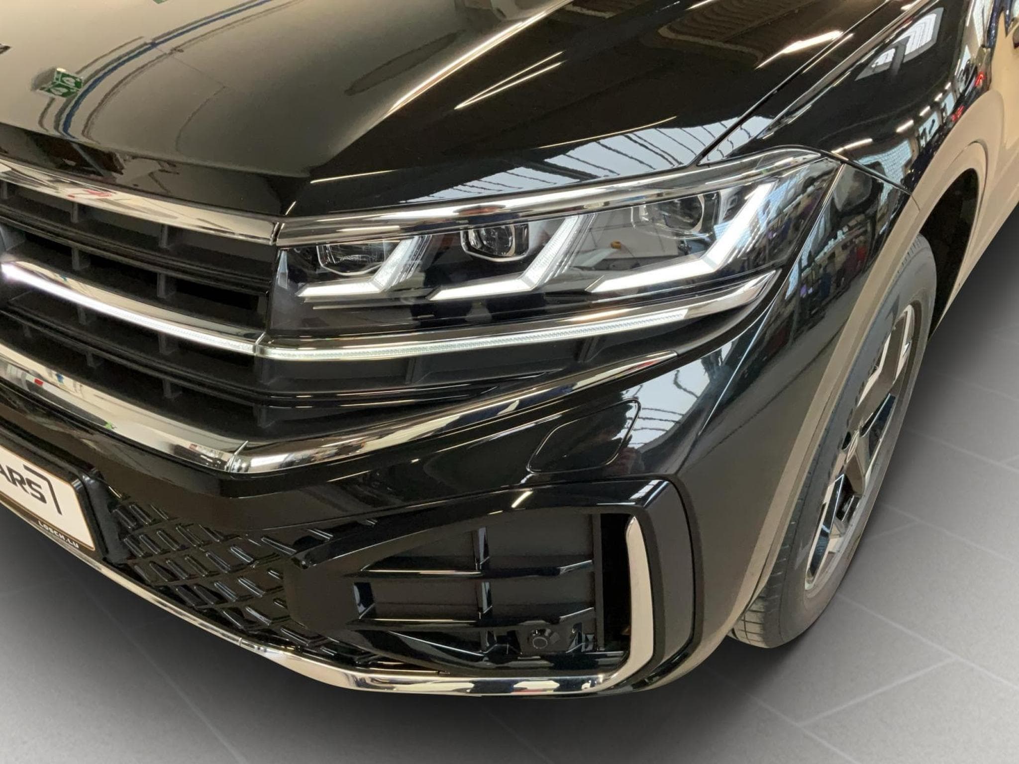 VW Touareg R-Line+V6+AUT8+4M+Pano+ (2024) - Photo 18