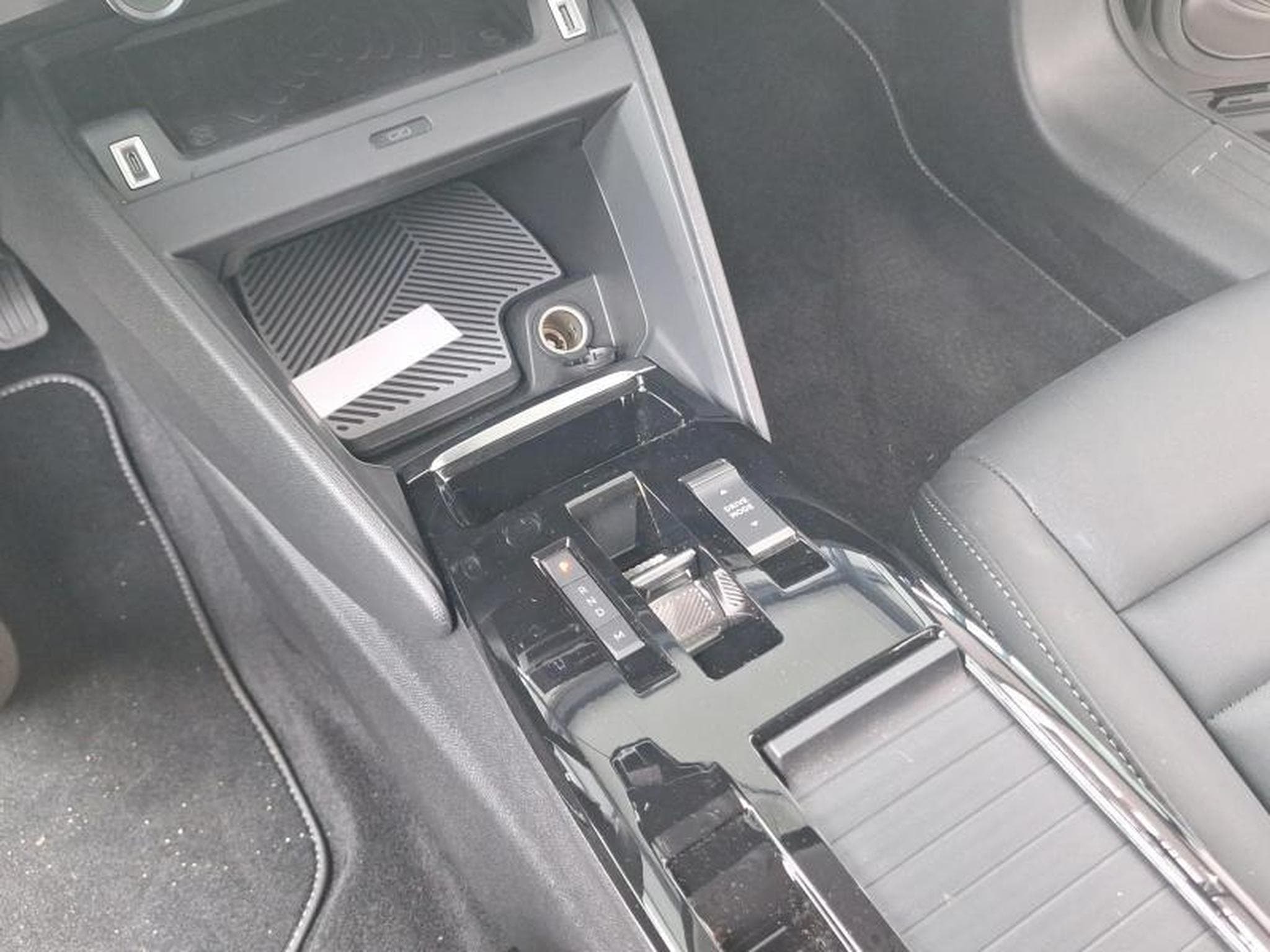 Citroën C4 & ë- Feel Pack (2025) - Photo 19