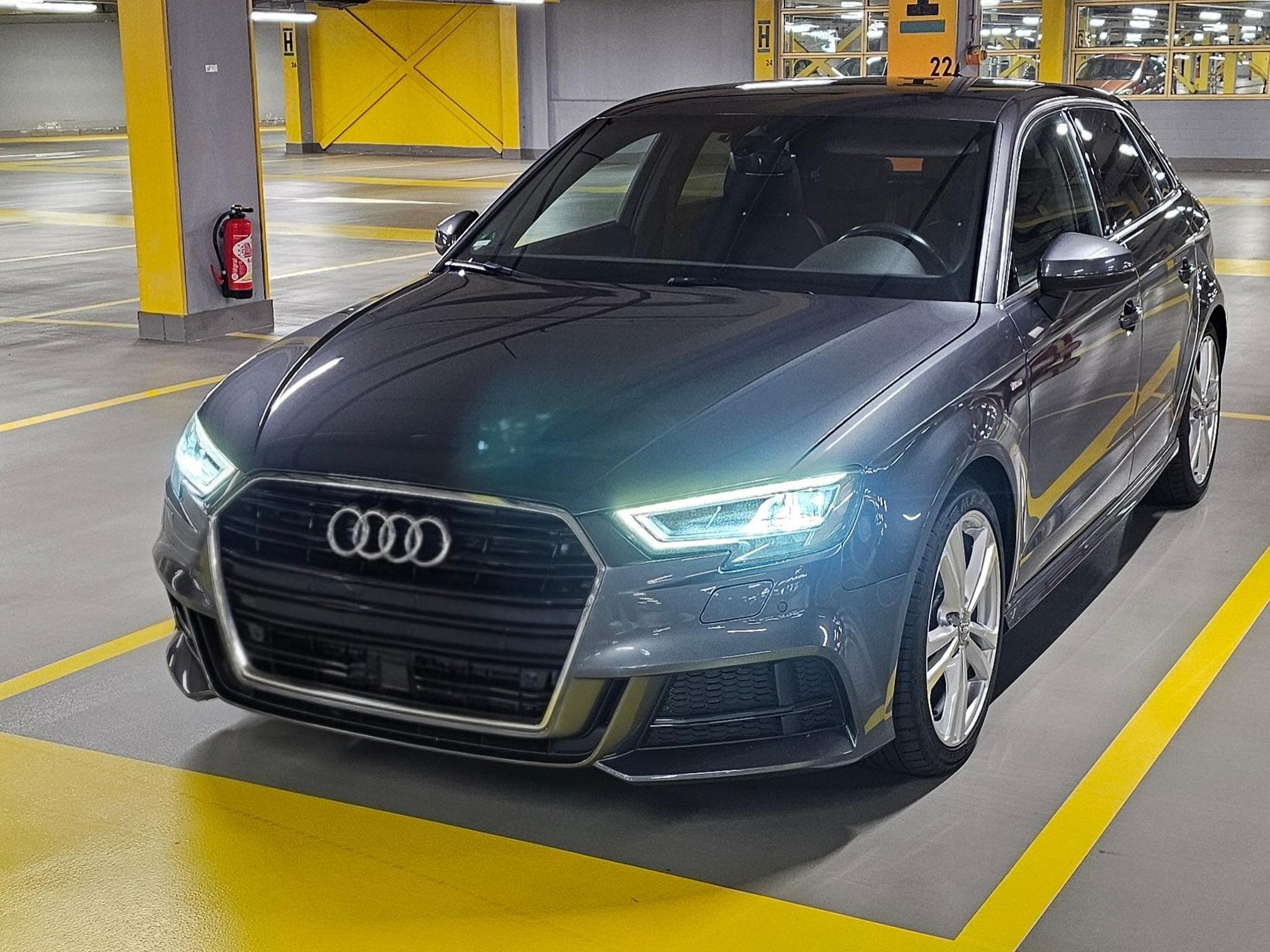 Audi A3 S-line 35 TDI (2019) - Photo 2
