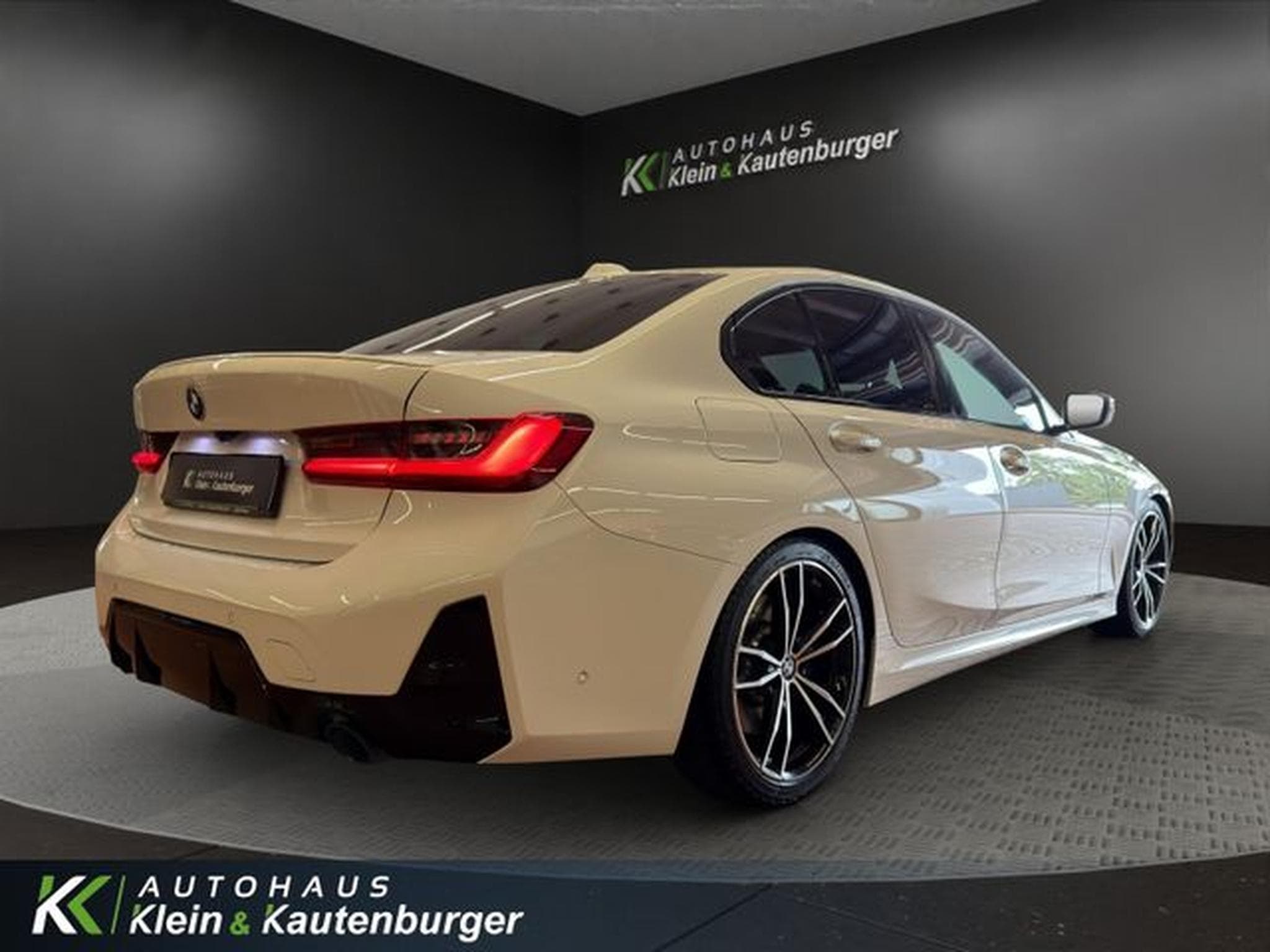 BMW 318 318i M Sport +SHADOW-LINE+CARBON+KAMERA+LED+AMBI (2023) - Foto 5