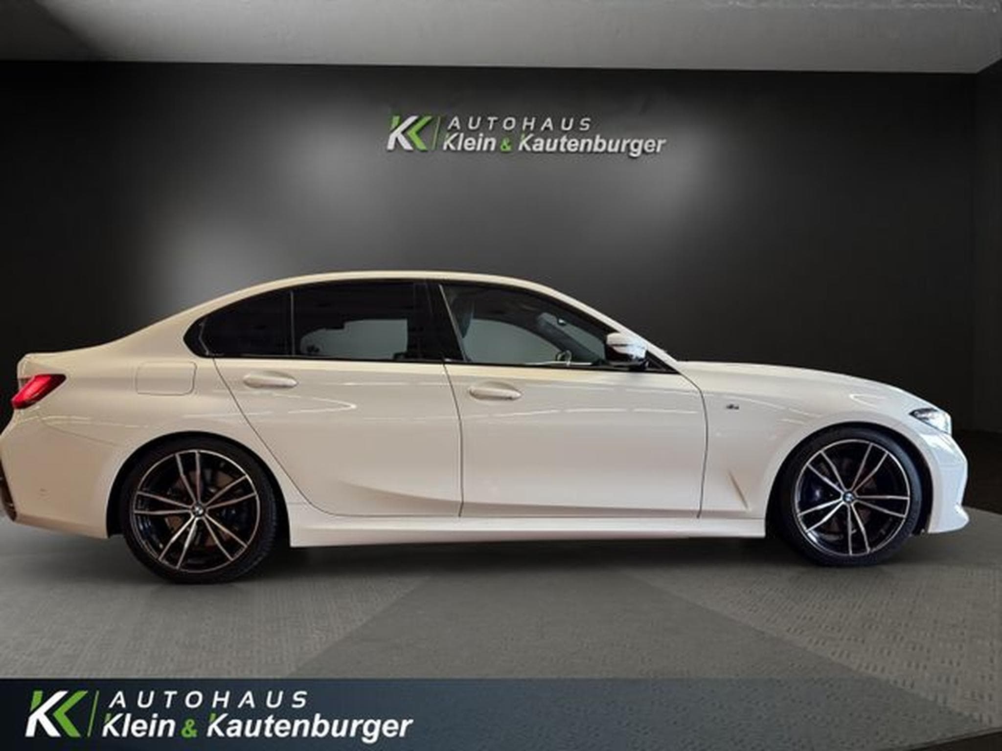 BMW 318 318i M Sport +SHADOW-LINE+CARBON+KAMERA+LED+AMBI (2023) - Foto 4