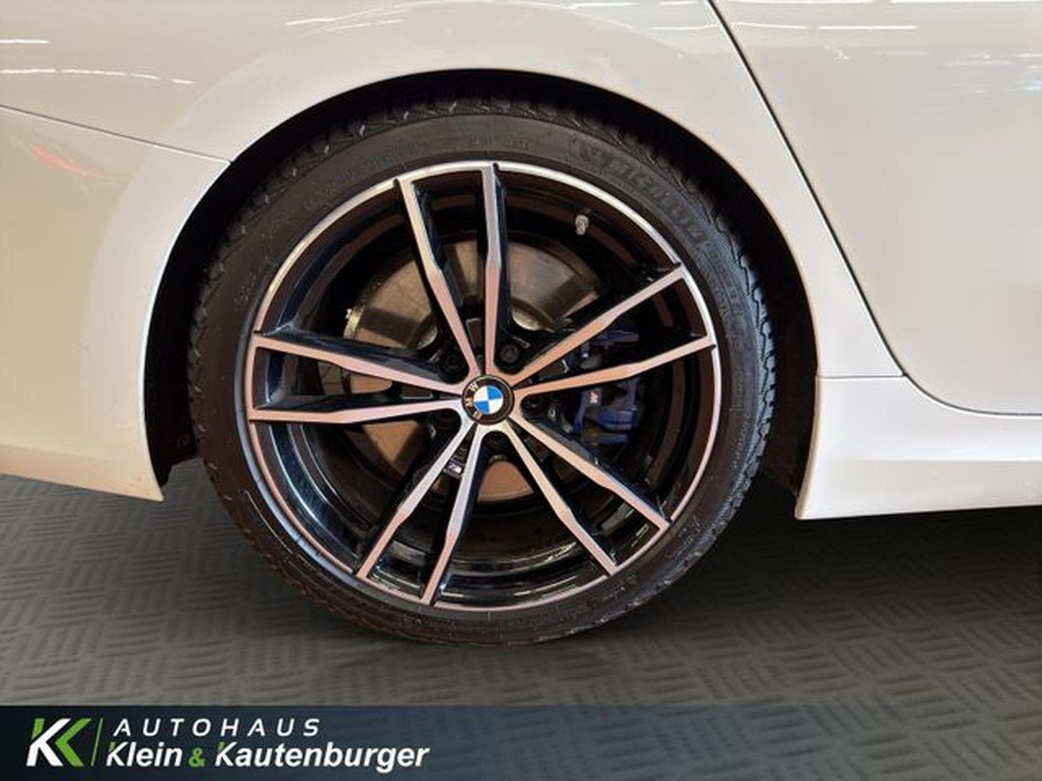 BMW 318 318i M Sport +SHADOW-LINE+CARBON+KAMERA+LED+AMBI (2023) - Foto 11