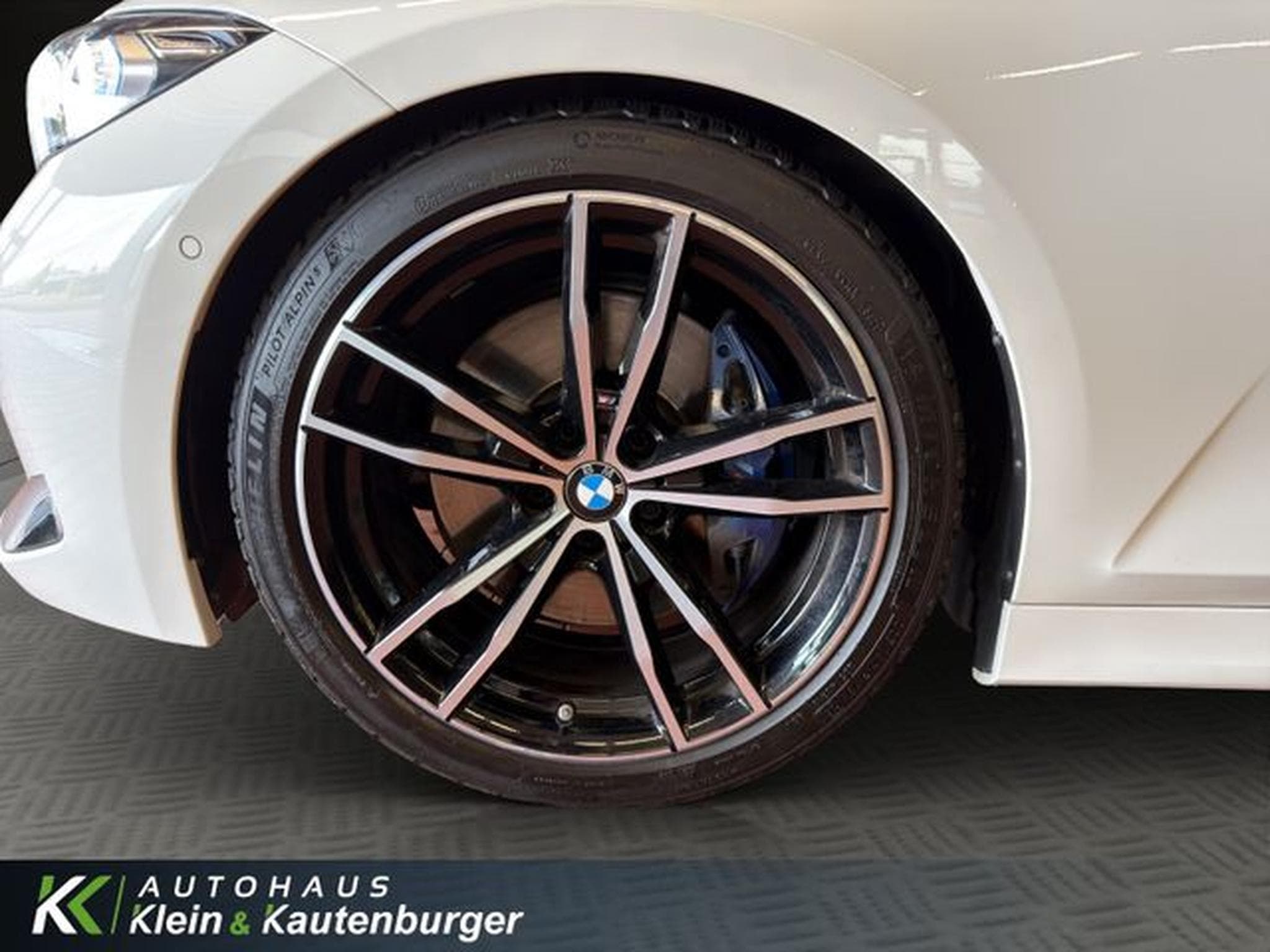 BMW 318 318i M Sport +SHADOW-LINE+CARBON+KAMERA+LED+AMBI (2023) - Foto 9