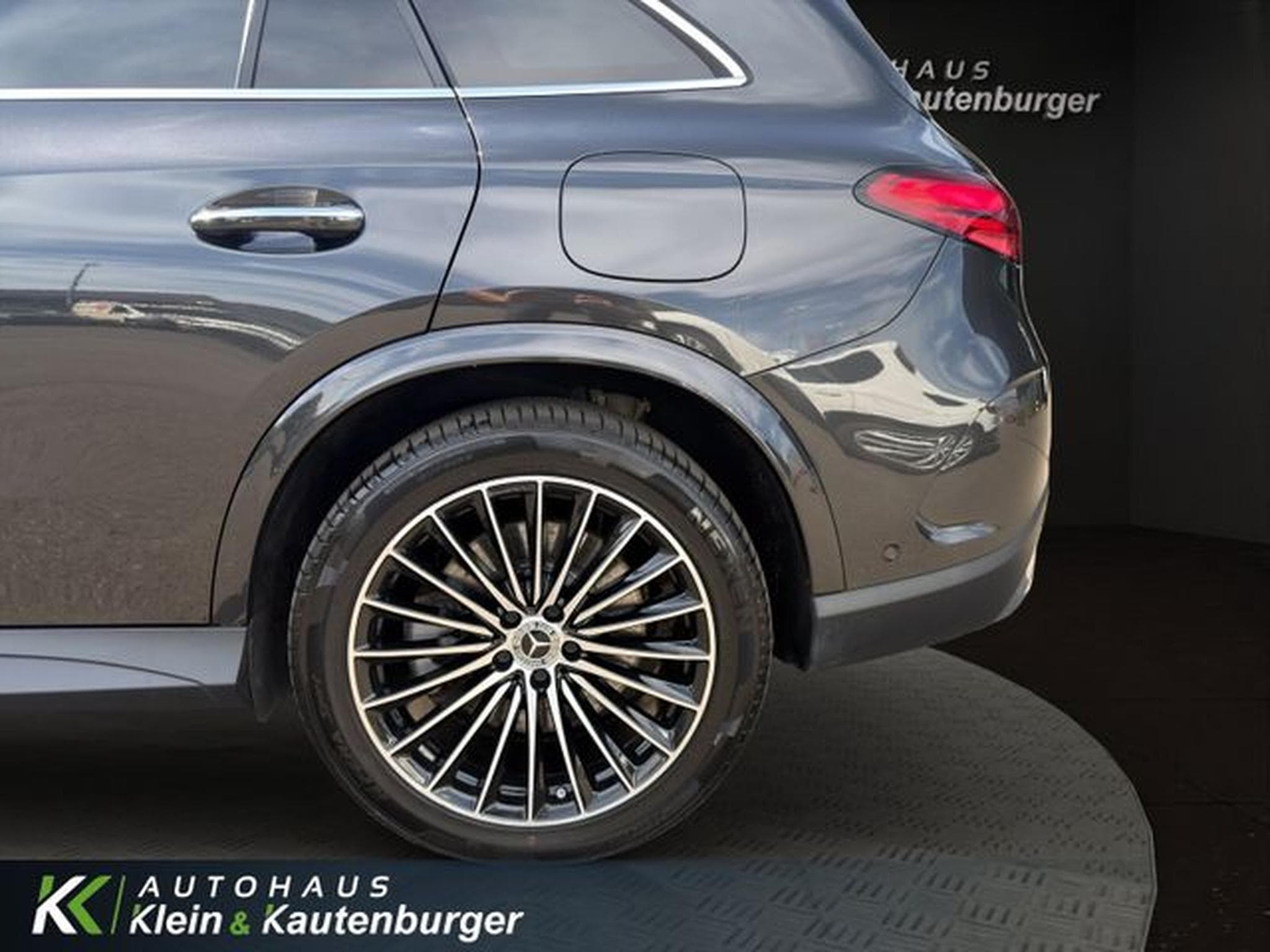 Mercedes GLC 300 GLC300e4M+AMG+PANO+AIRMATIC +HINTERA.LENK+SOUND (2023) - Photo 10