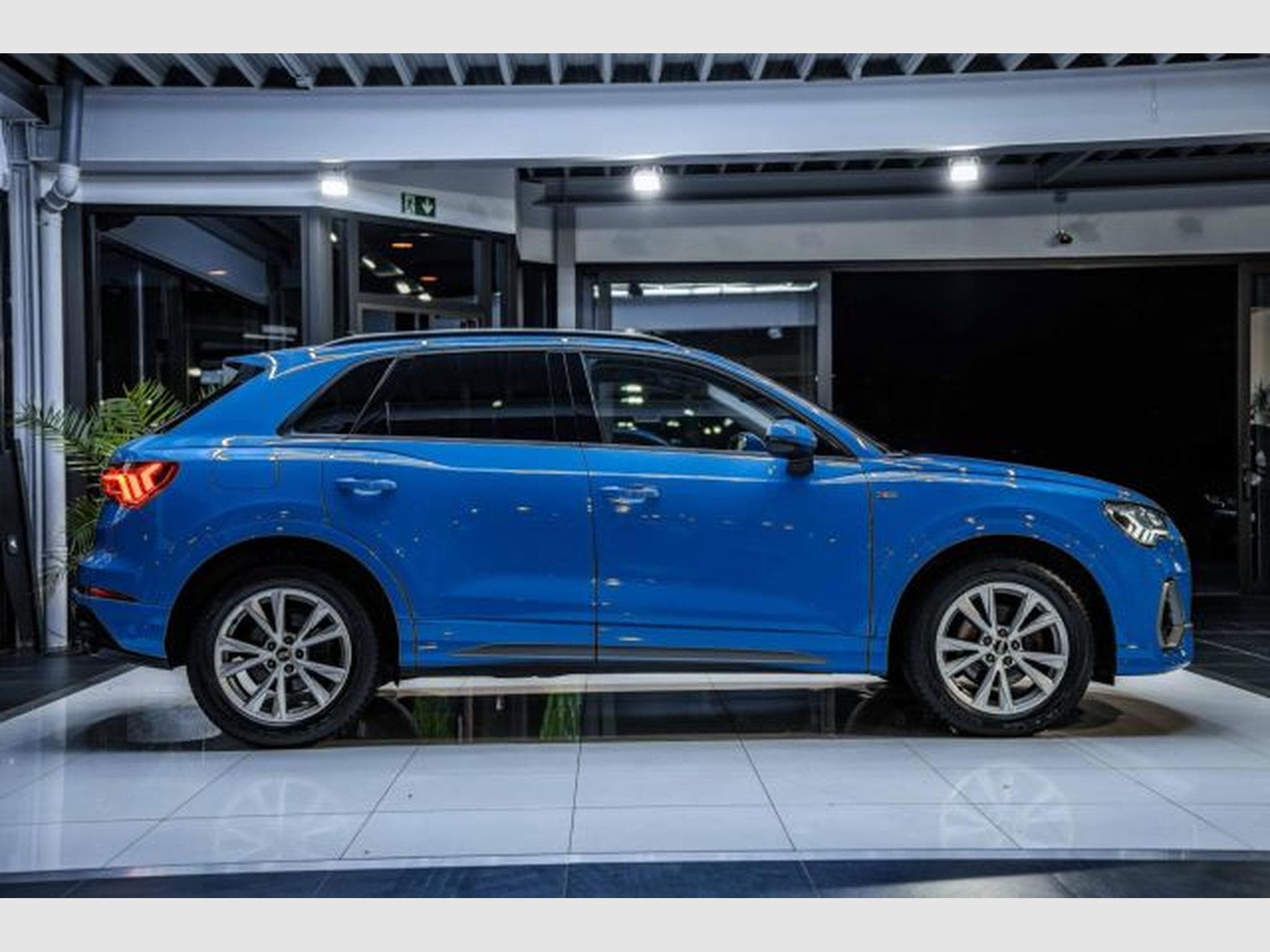 Audi Q3 Q3 2.0 TDI S-tronic S-Line NAVI LED PDC VIRTUAL (2022) - Photo 7