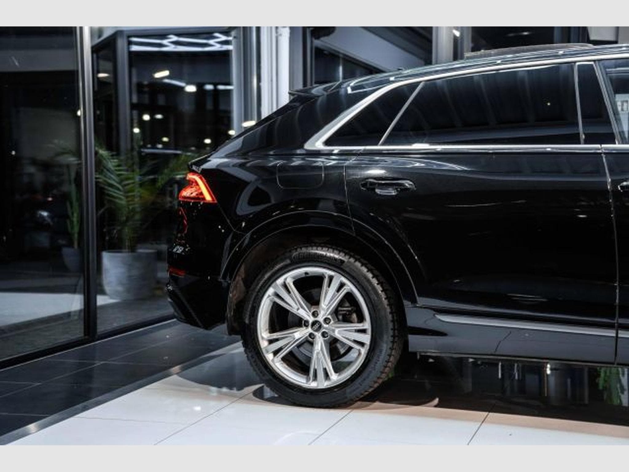 Audi Q8 Q8 3.0 TDI S-Line quattro PANO HD Matrix 21 Zoll (2023) - Photo 8