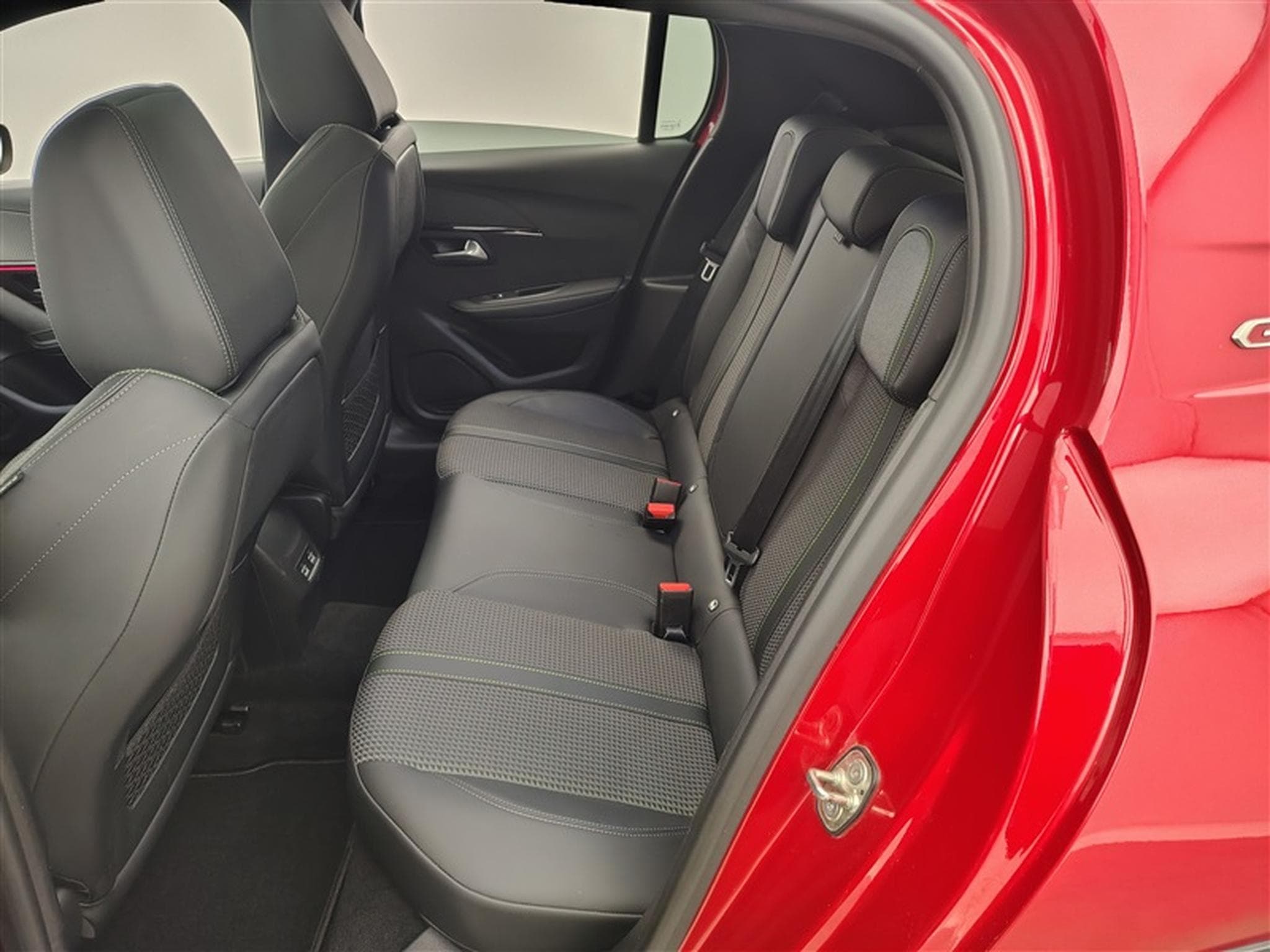 Peugeot 208 1.2i PureTech GT (EU6.4) (2022) - Photo 13