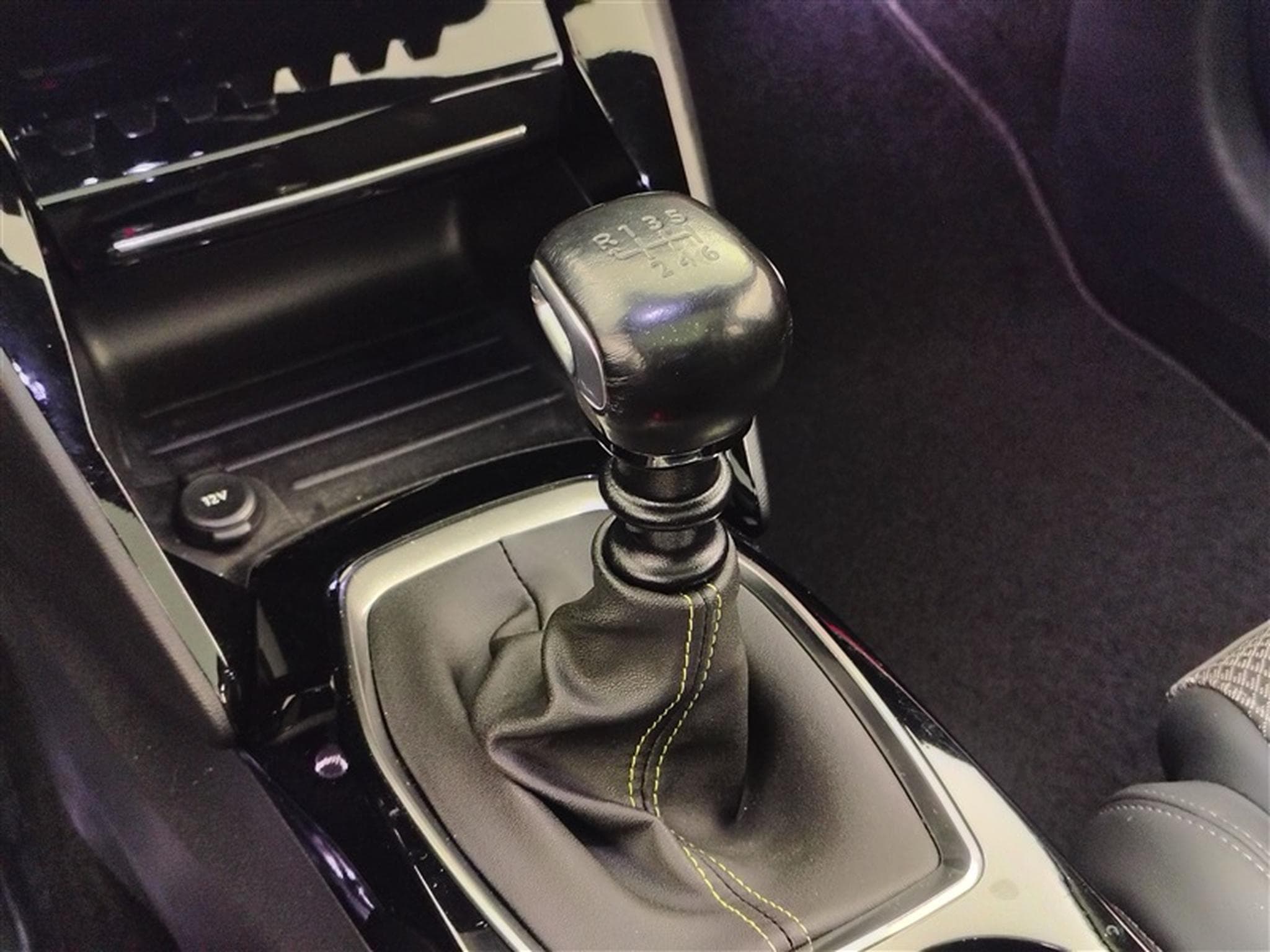 Peugeot 208 1.2i PureTech GT (EU6.4) (2022) - Photo 12