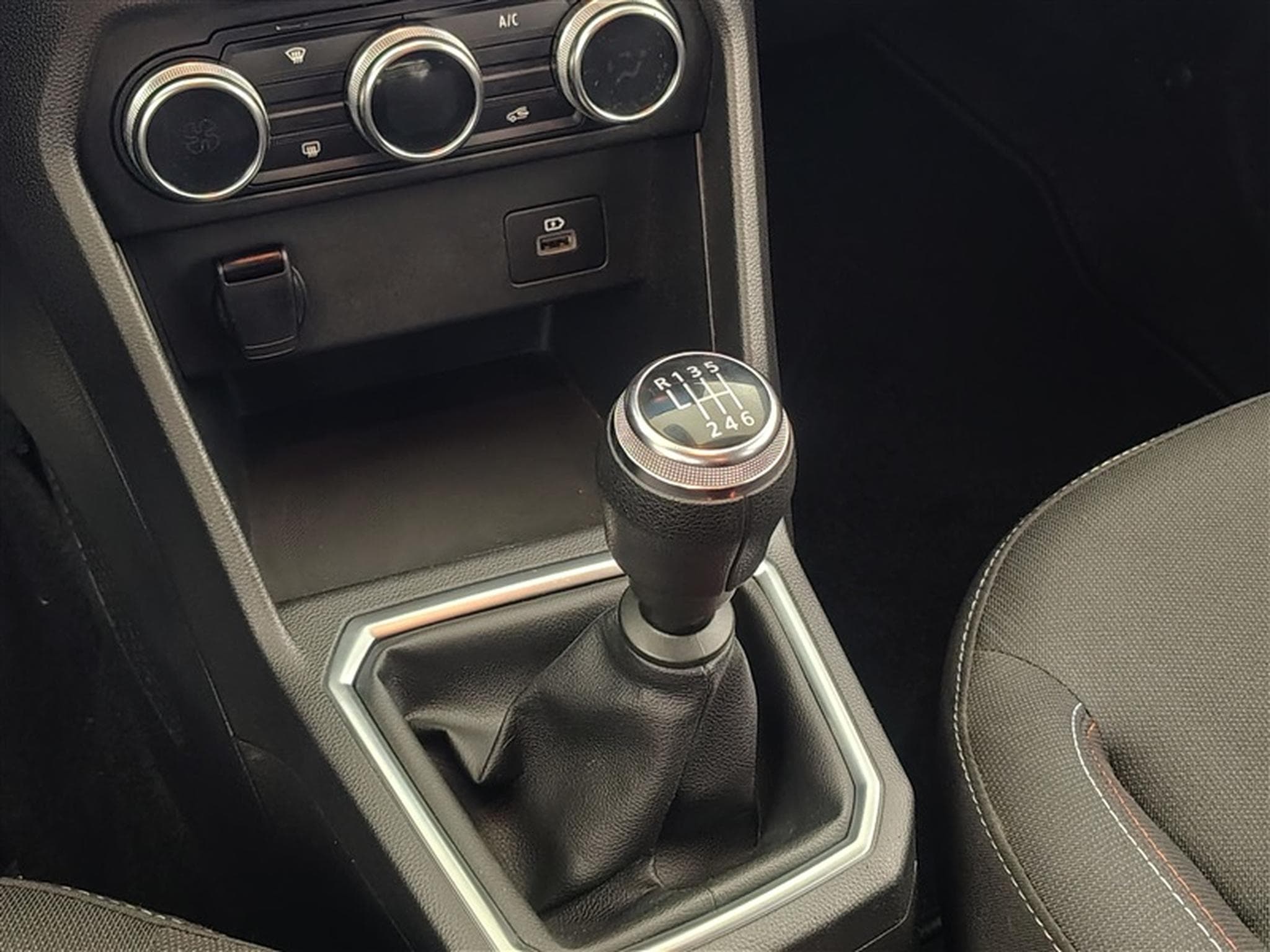 Dacia Jogger 1.0 TCe EXTREME 7pl. NAV/CAMERA/CARPLAY (2022) - Photo 12