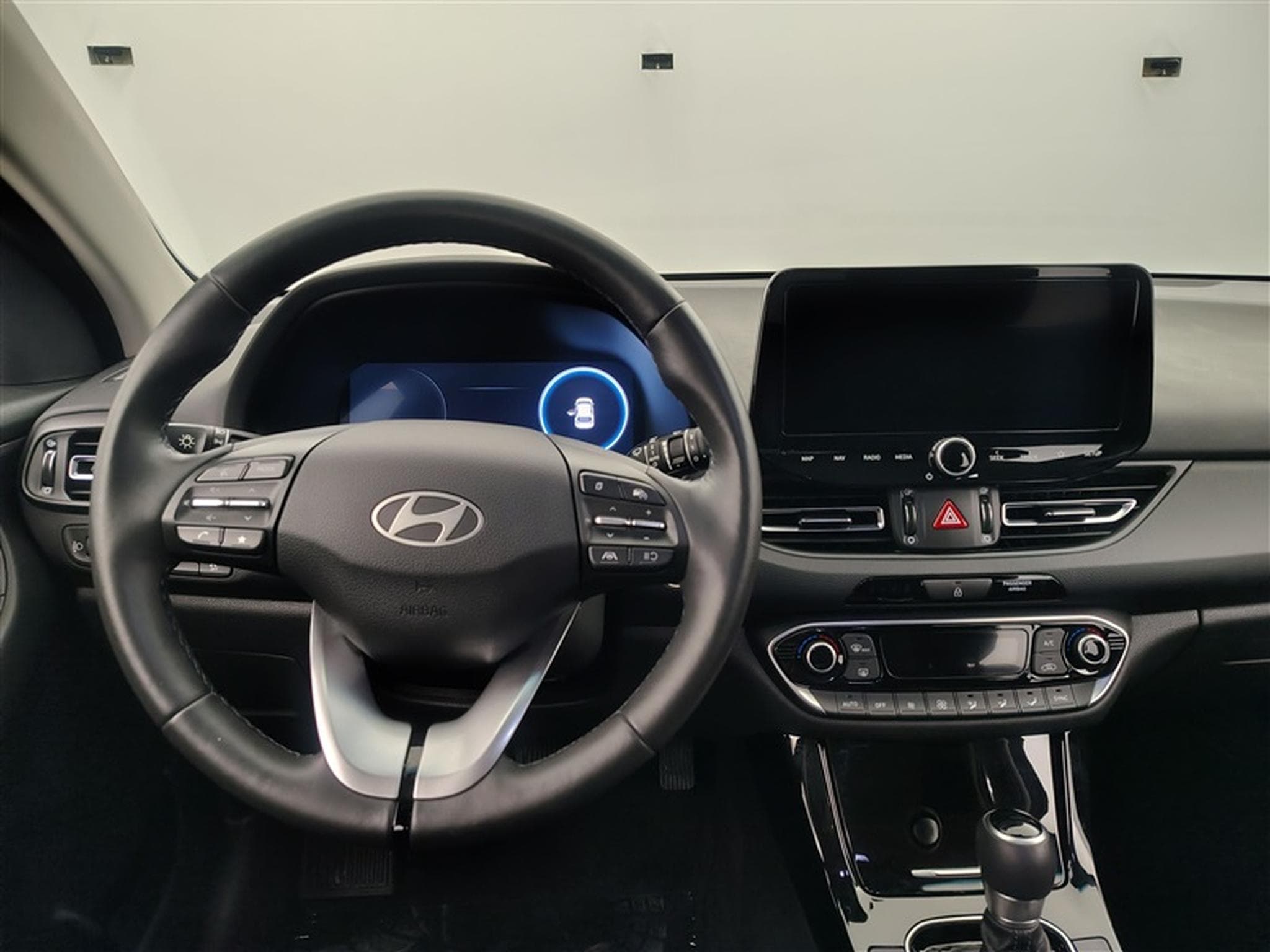 Hyundai i30 1.0 T-GDi Techno DCT NAVI / FULL LED (2024) - Photo 9