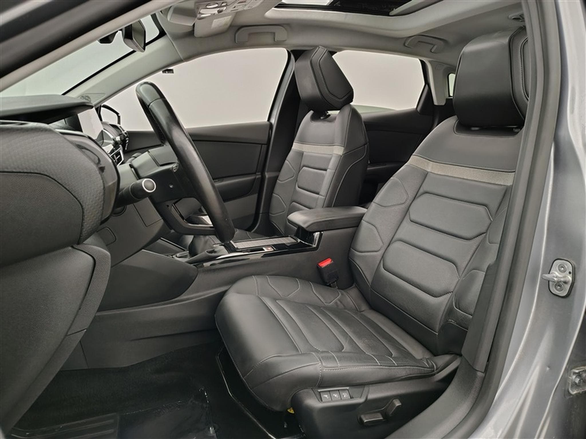 Citroën C4 1.2 PureTech Shine Pack CUIR/NAVI/TO PANO/FULL LED/JA (2022) - Photo 7