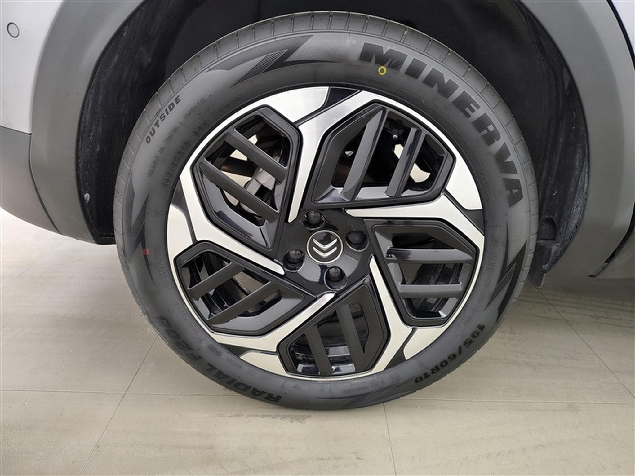 Citroën C4 1.2 PureTech Shine Pack CUIR/NAVI/TO PANO/FULL LED/JA (2022) - Photo 6