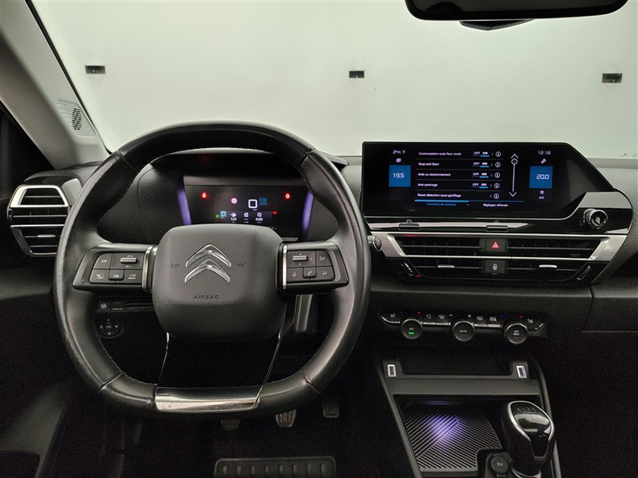 Citroën C4 1.2 PureTech Shine Pack CUIR/NAVI/TO PANO/FULL LED/JA (2022) - Photo 9