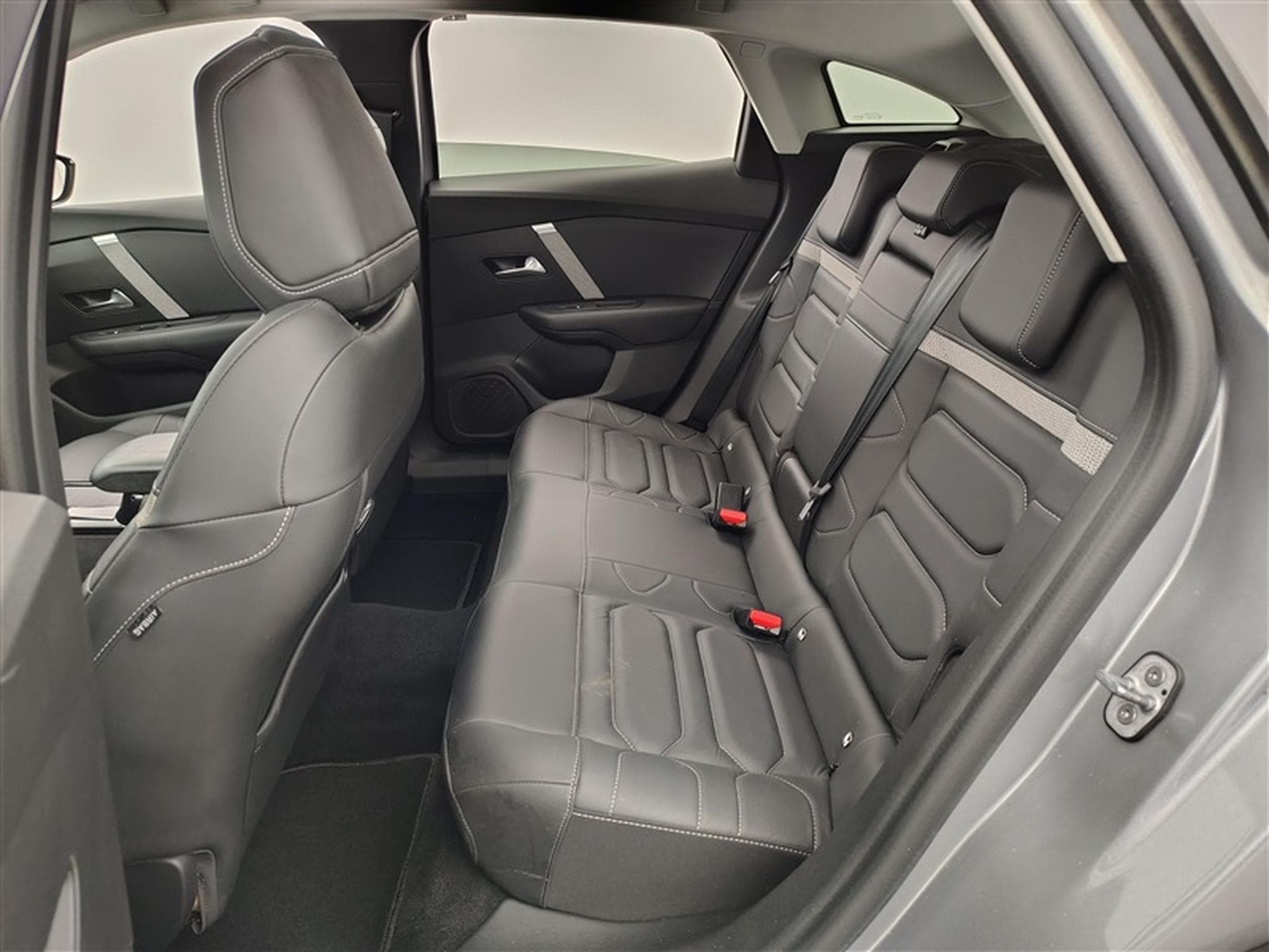 Citroën C4 1.2 PureTech Shine Pack CUIR/NAVI/TO PANO/FULL LED/JA (2022) - Photo 13