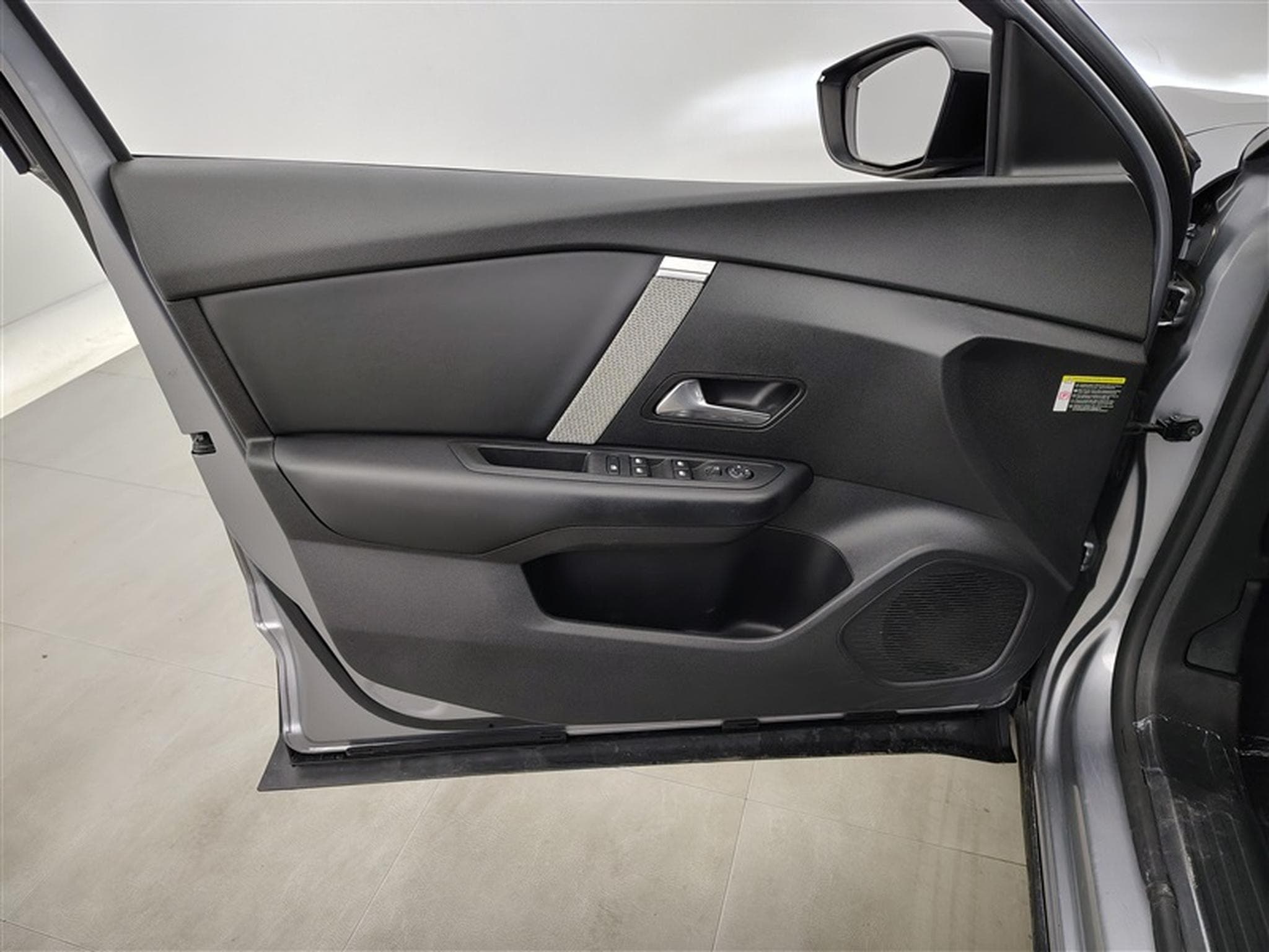 Citroën C4 1.2 PureTech Shine Pack CUIR/NAVI/TO PANO/FULL LED/JA (2022) - Photo 17