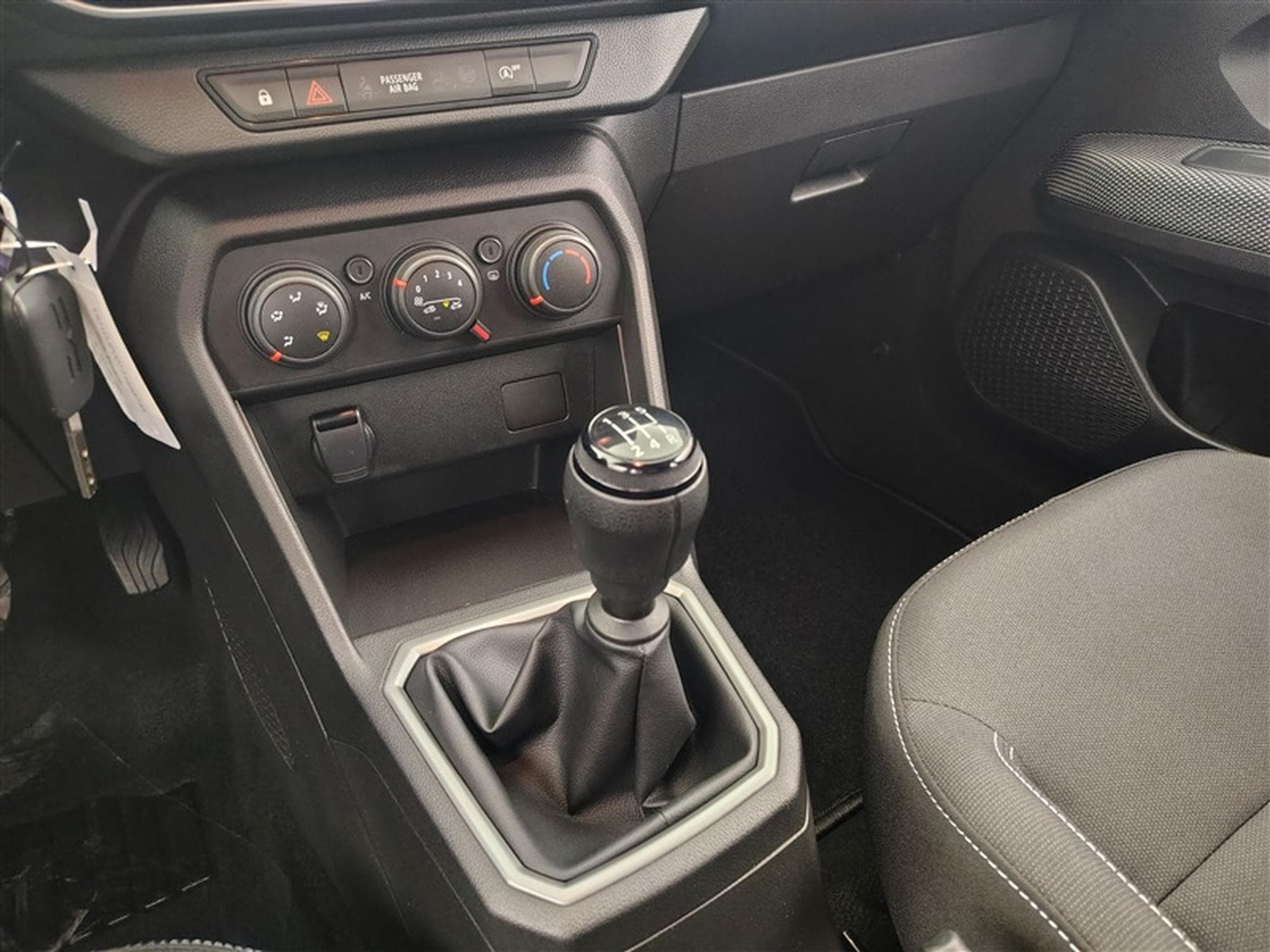 Dacia Sandero 1.0i SCe Comfort CARPLAY / FULL LED / PDC AR (2024) - Photo 12