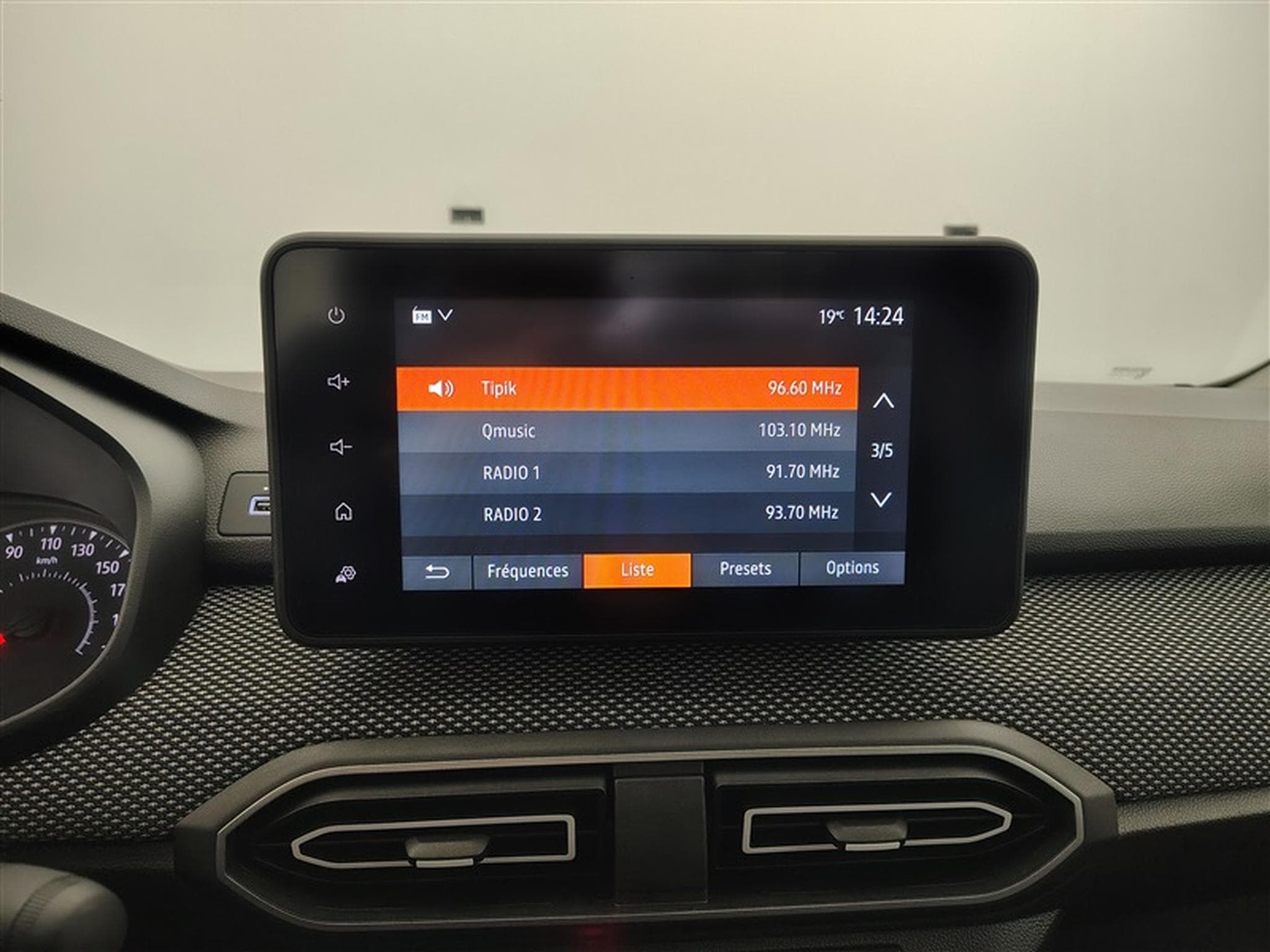 Dacia Sandero 1.0i SCe Comfort CARPLAY / FULL LED / PDC AR (2024) - Photo 11