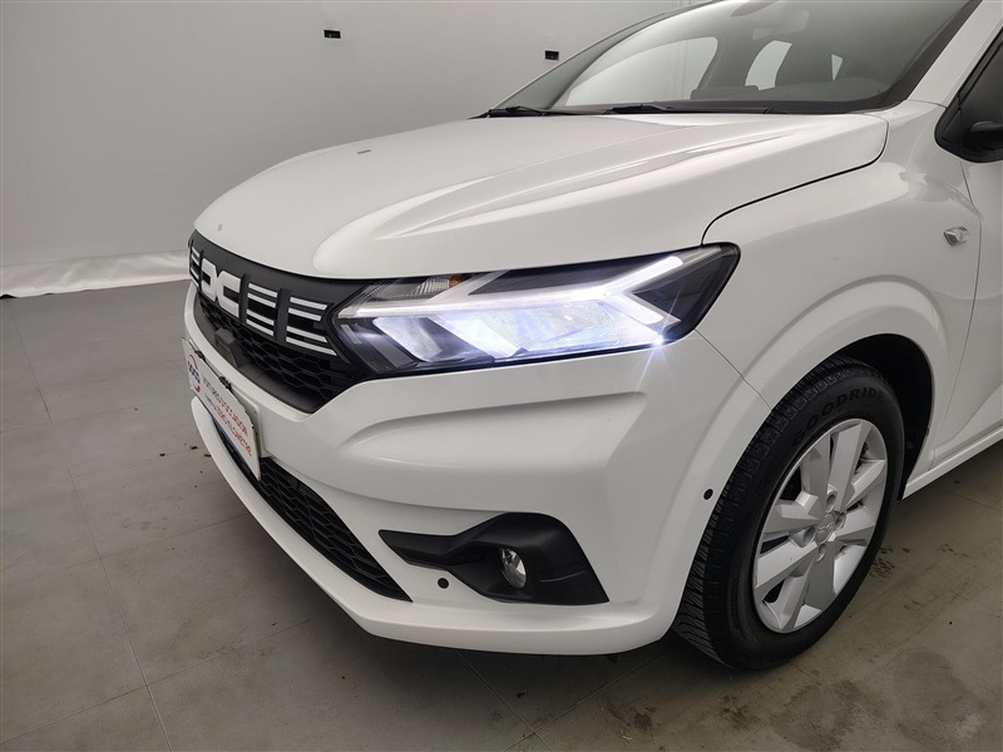 Dacia Sandero 1.0i SCe Comfort CARPLAY / FULL LED / PDC AR (2024) - Photo 15