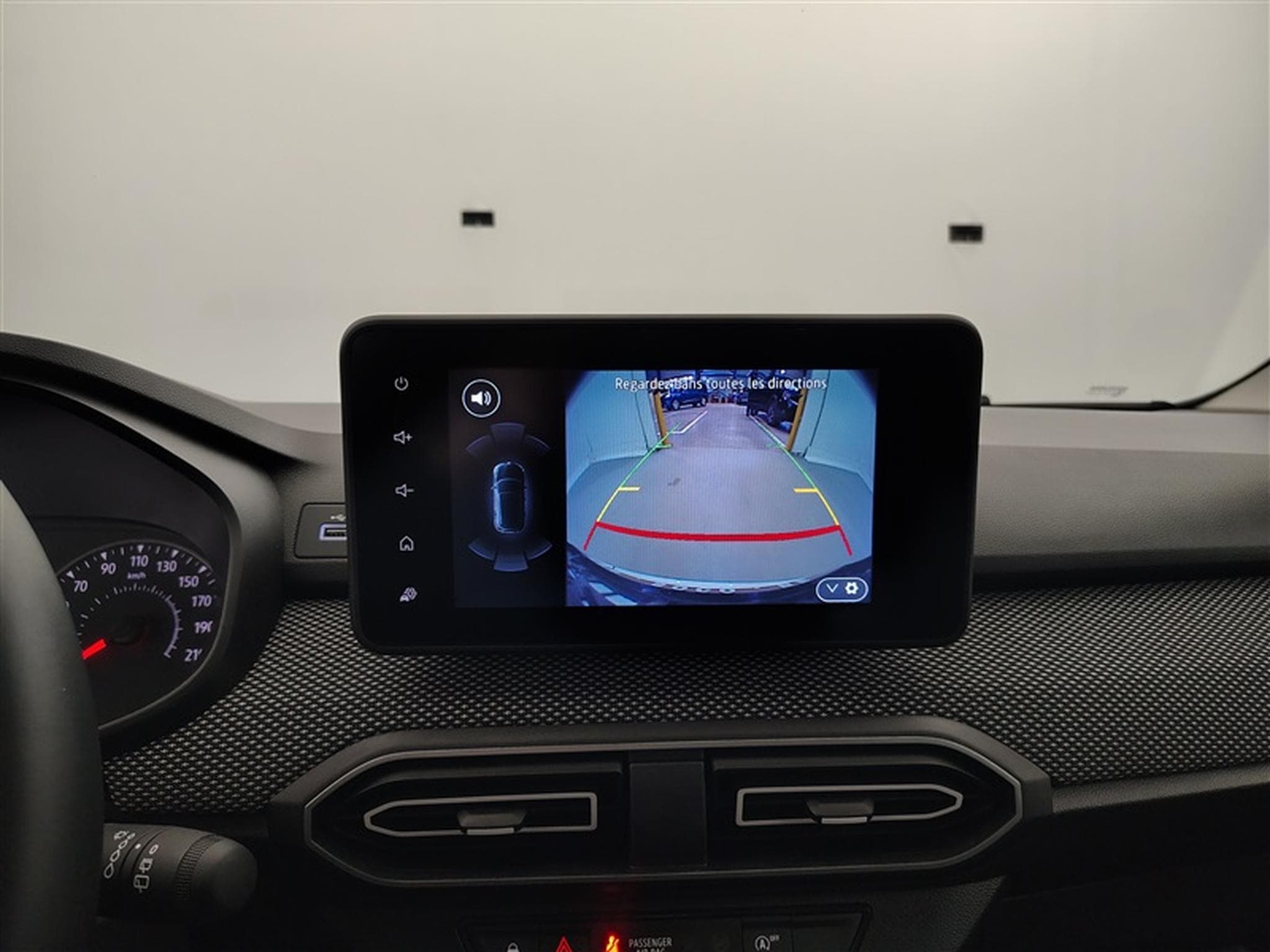 Dacia Sandero 1.0i SCe Comfort CARPLAY / FULL LED / PDC AR (2024) - Photo 17