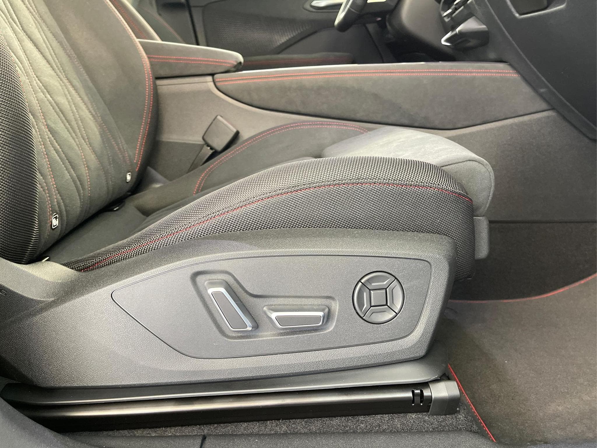 Audi Q3 Sportback NEU (2026) - Photo 16