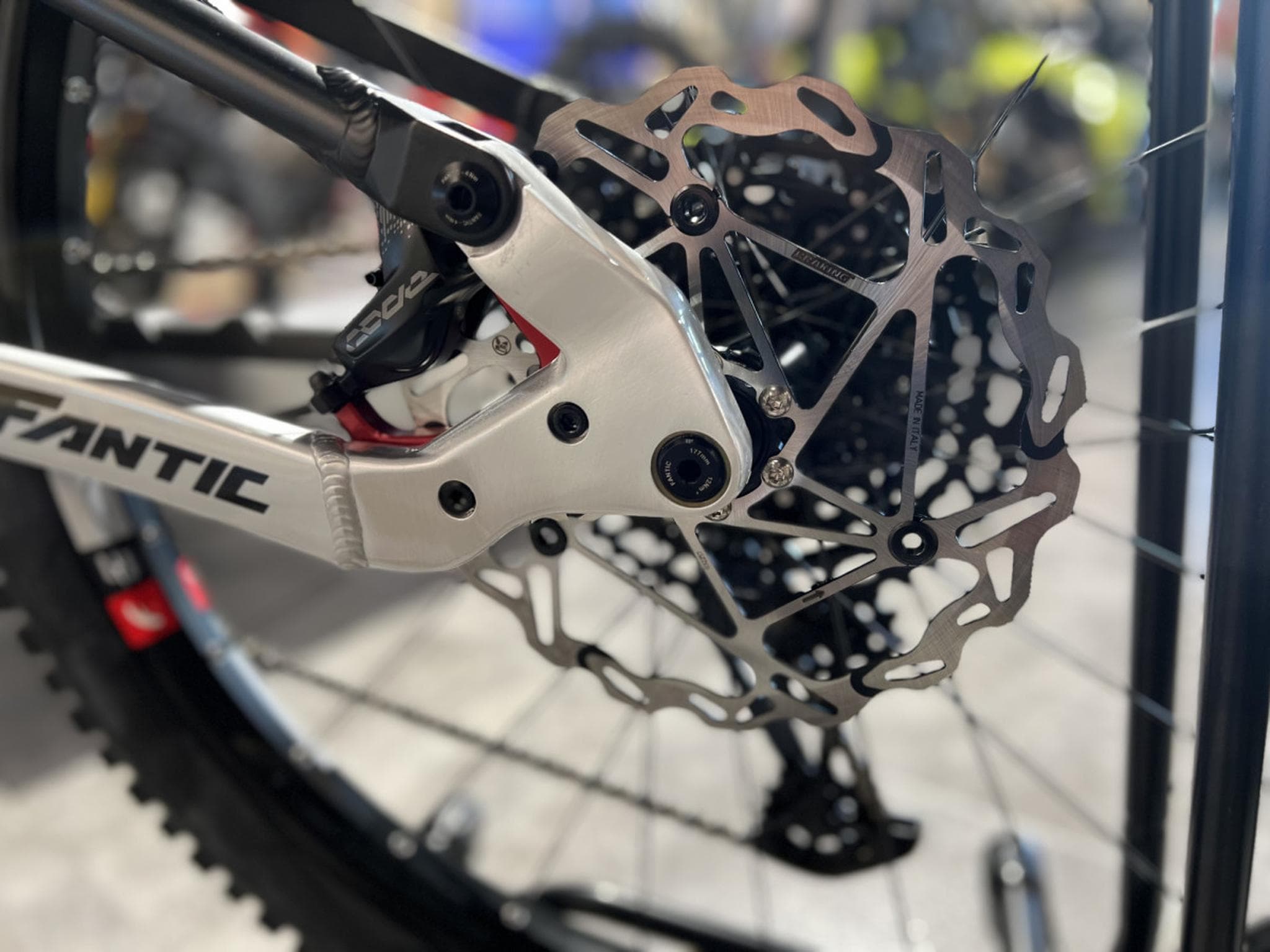 Fantic XMF 1.7 CARBON SPORT 720Wh, 29''-27,5'', freins 4 pistons, 90 Nm (2026) - Photo 3