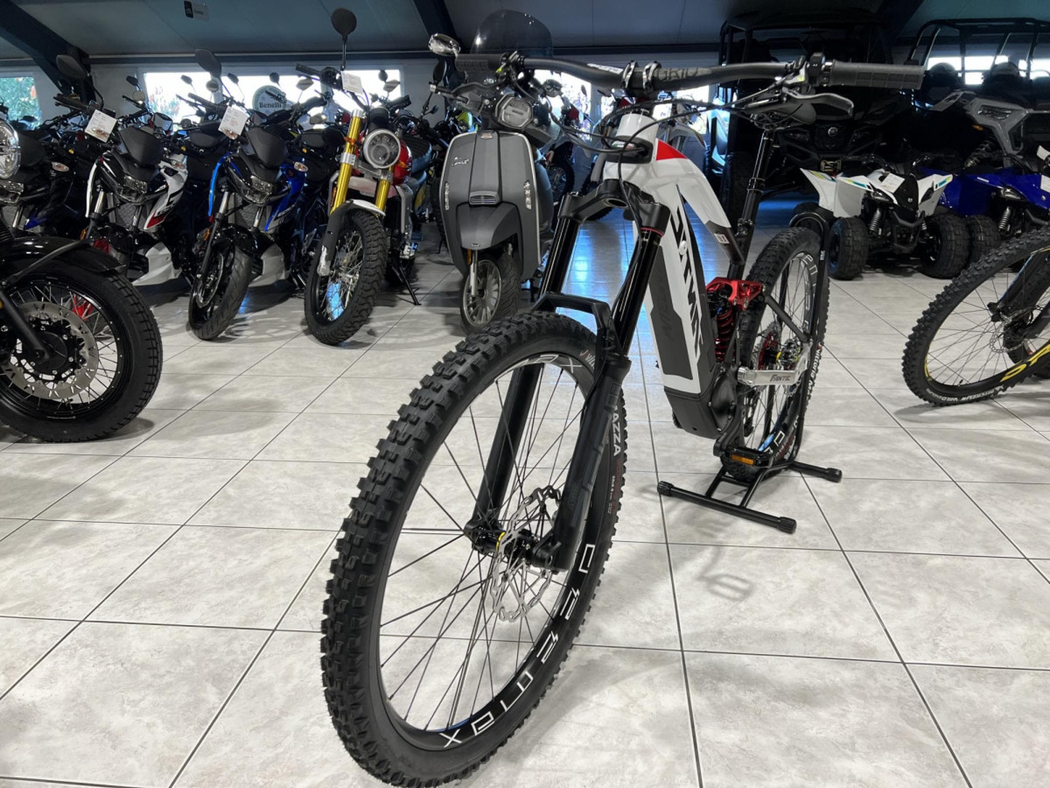 Fantic XEF 1.9 RACE 720Wh, 29''-27,5'', freins 4 pistons, 90 Nm (2026) - Photo 2