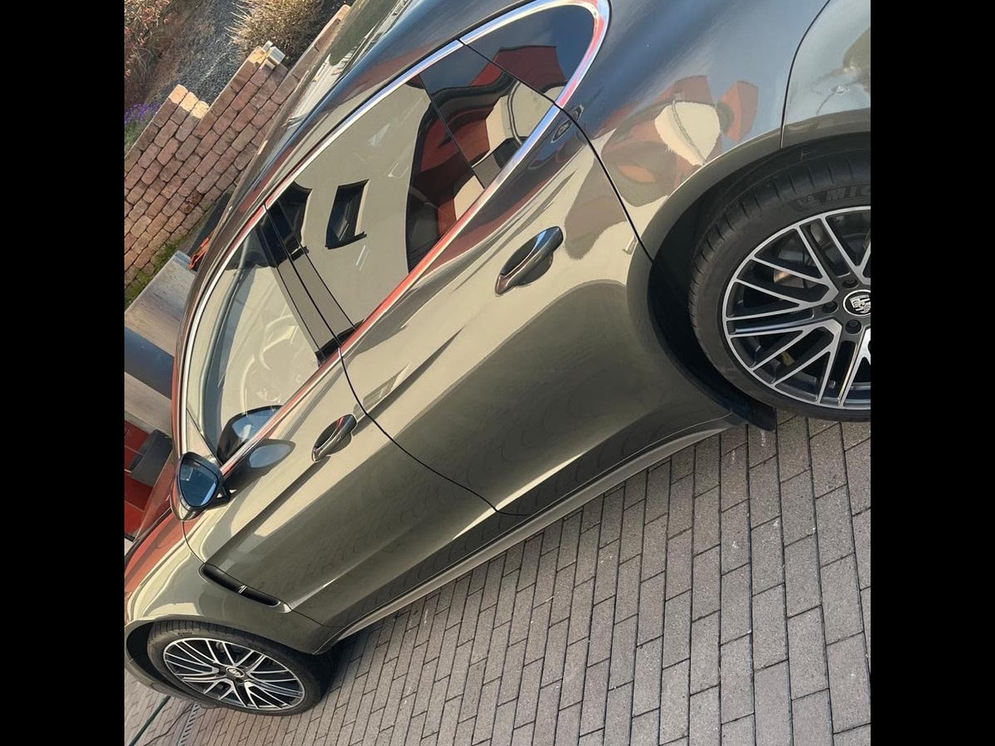 Porsche Panamera 4S 324kW / 440PS Aventurinegreenmetallic (2023) - Photo 2