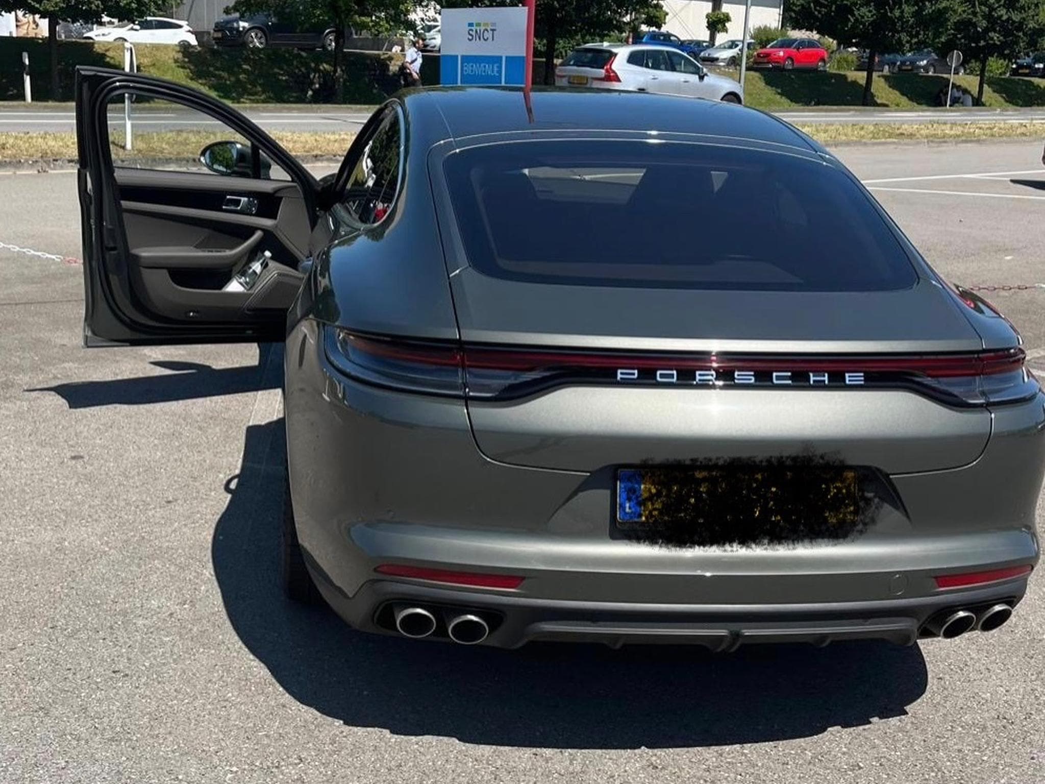 Porsche Panamera 4S 324kW / 440PS Aventurinegreenmetallic (2023) - Photo 3