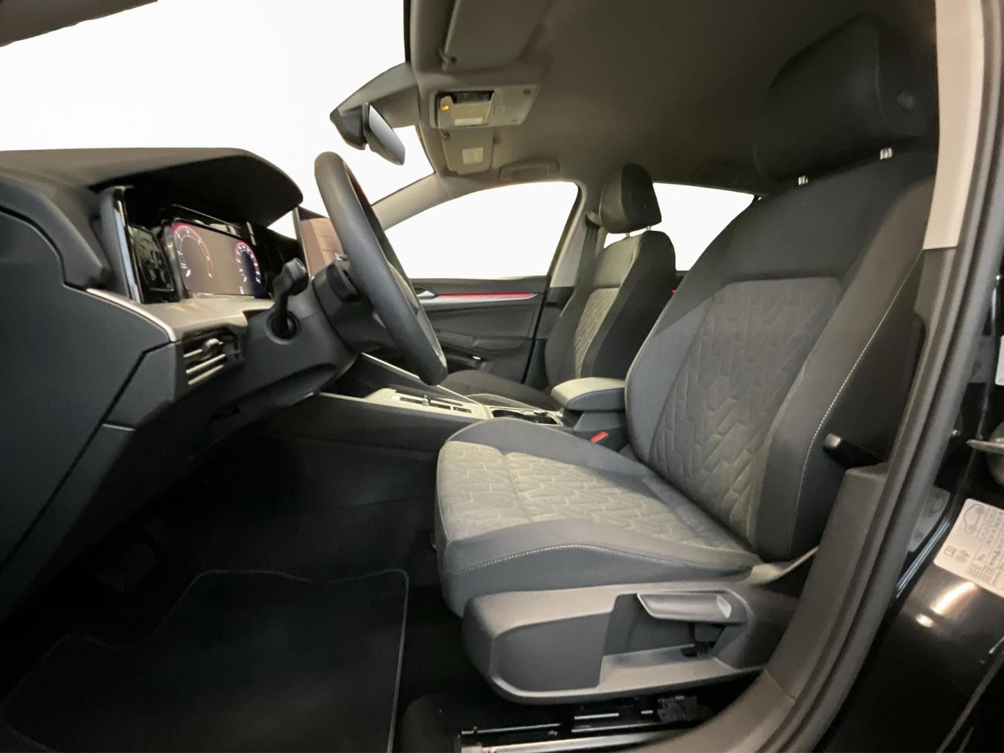 VW Golf Life+DSG+LED+Navi (2024) - Photo 11