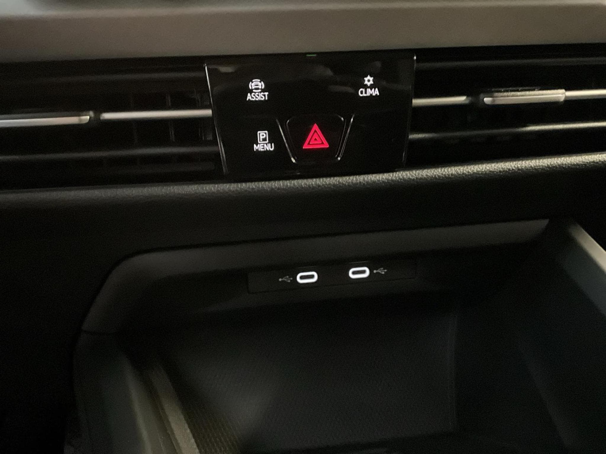VW Golf Life+DSG+LED+Navi (2024) - Photo 16
