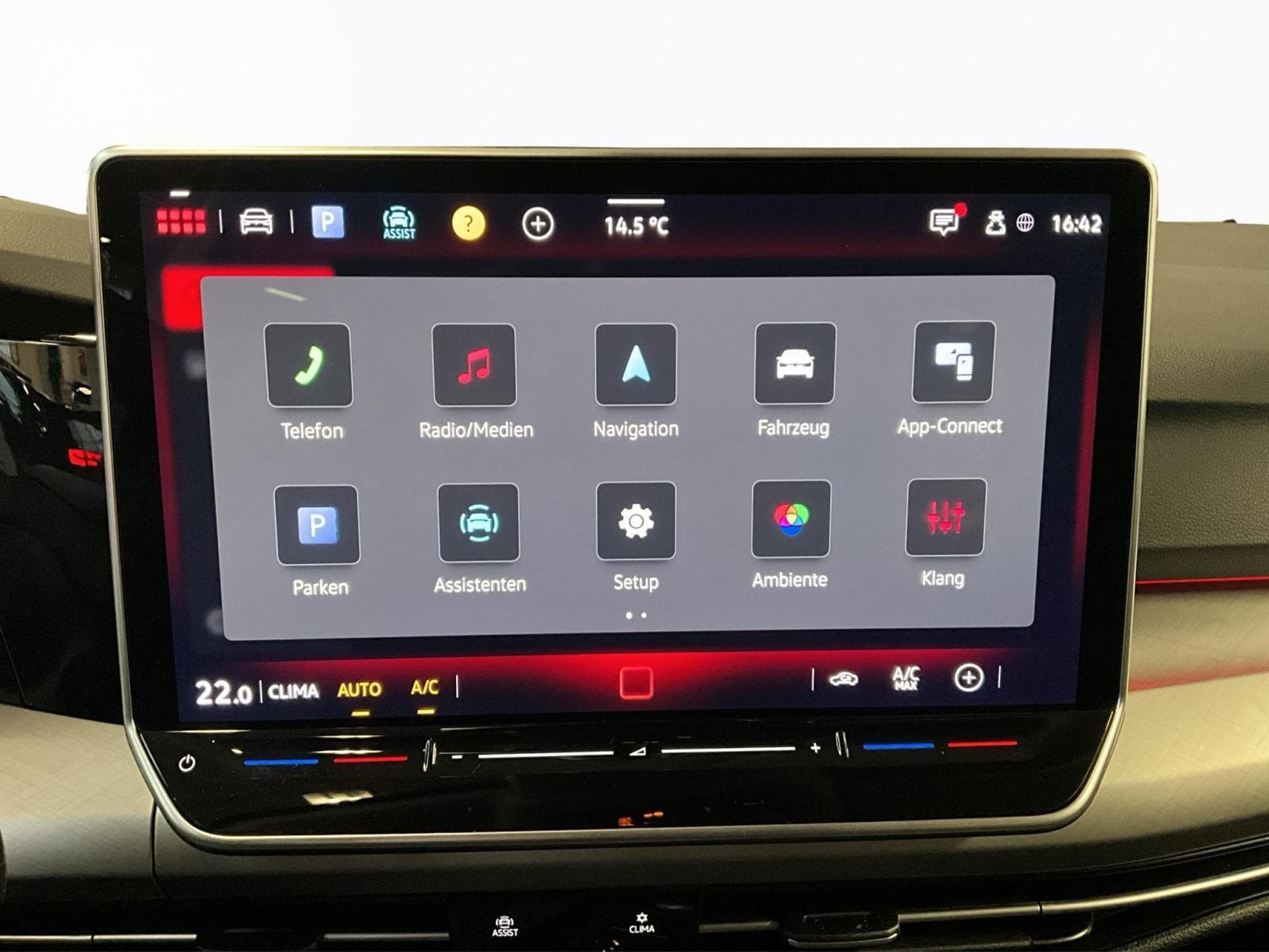 VW Golf Life+DSG+LED+Navi (2024) - Photo 14