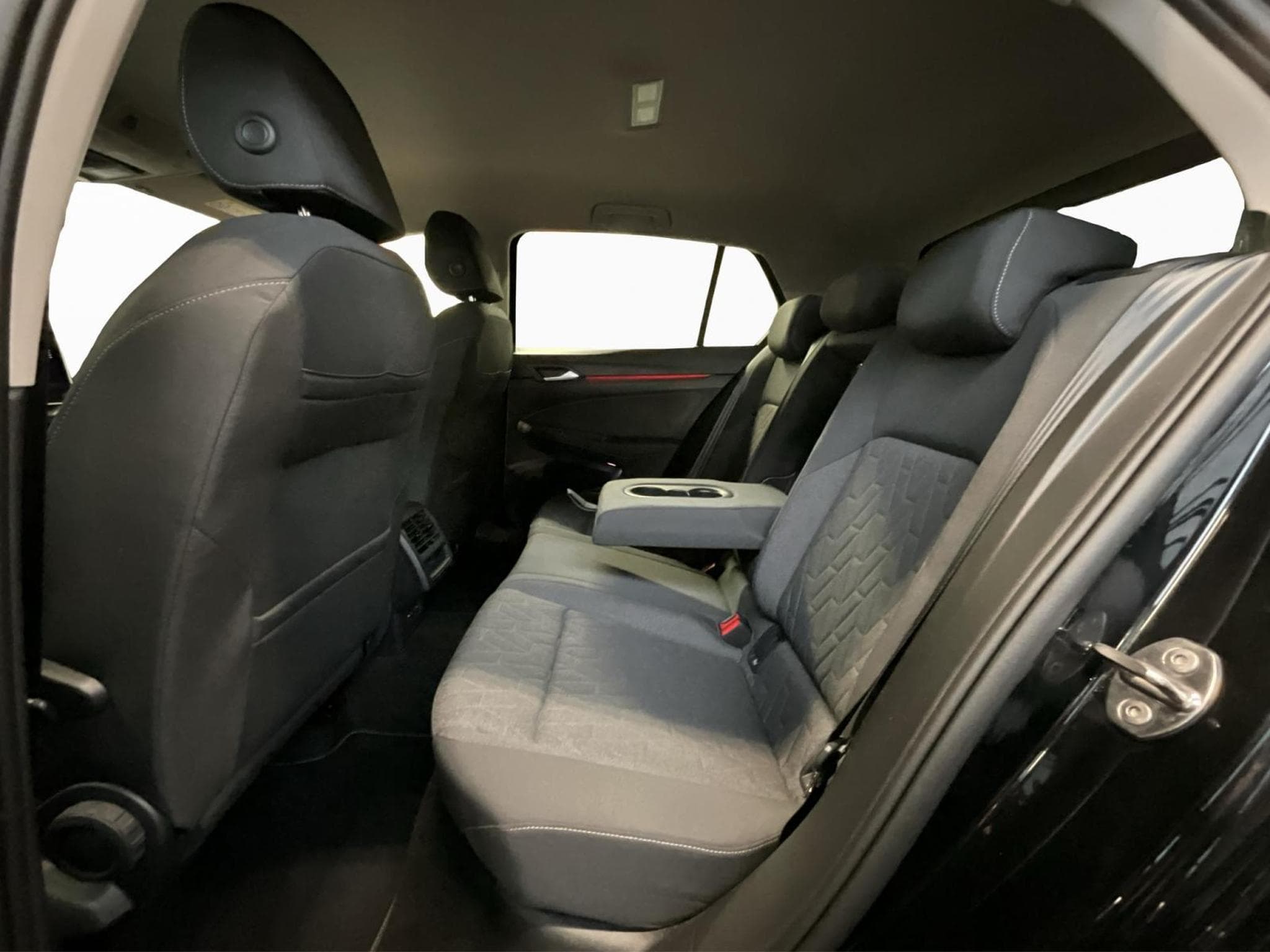 VW Golf Life+DSG+LED+Navi (2024) - Photo 18